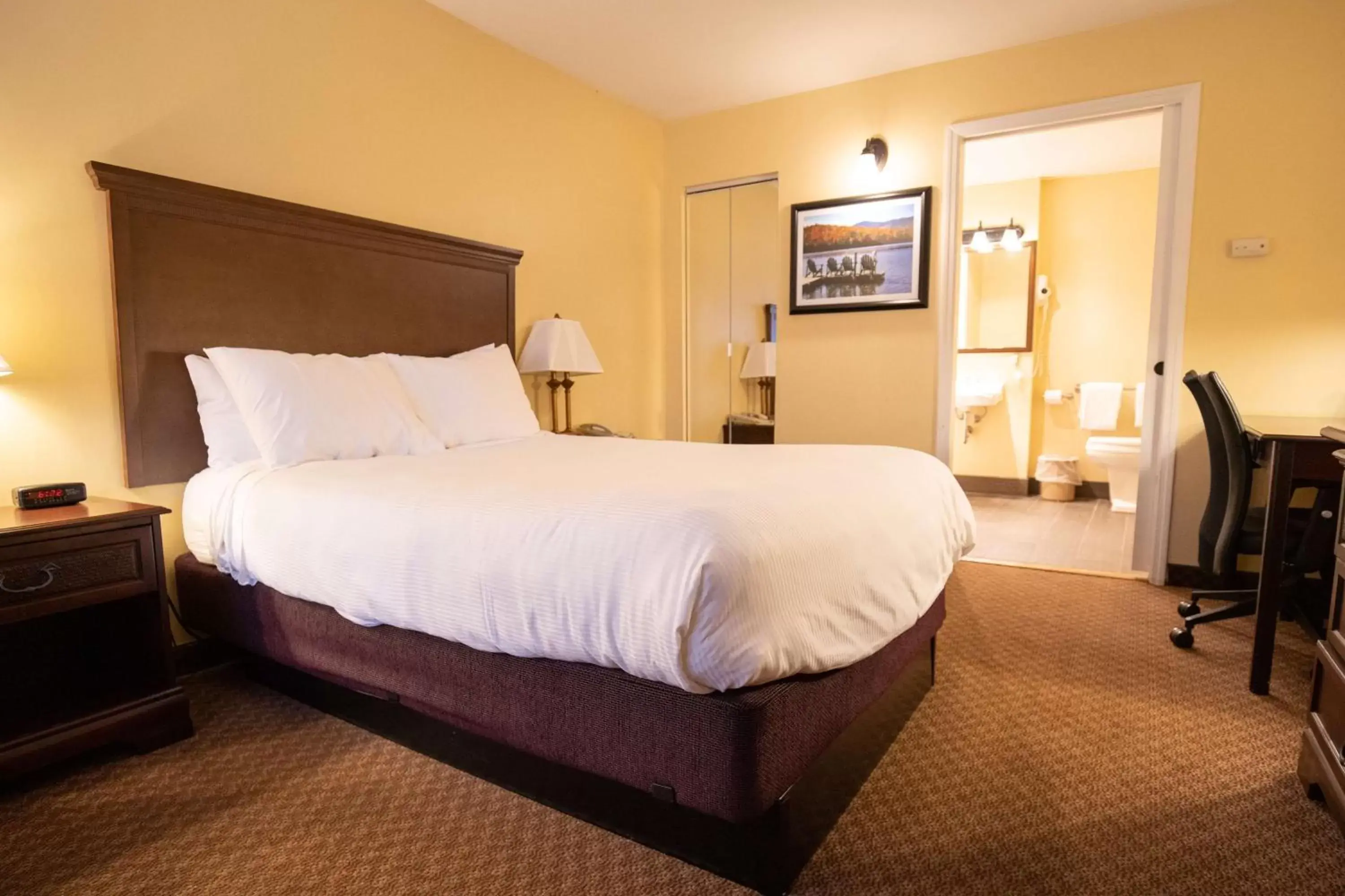 Bedroom, Bed in Best Western of Lake George