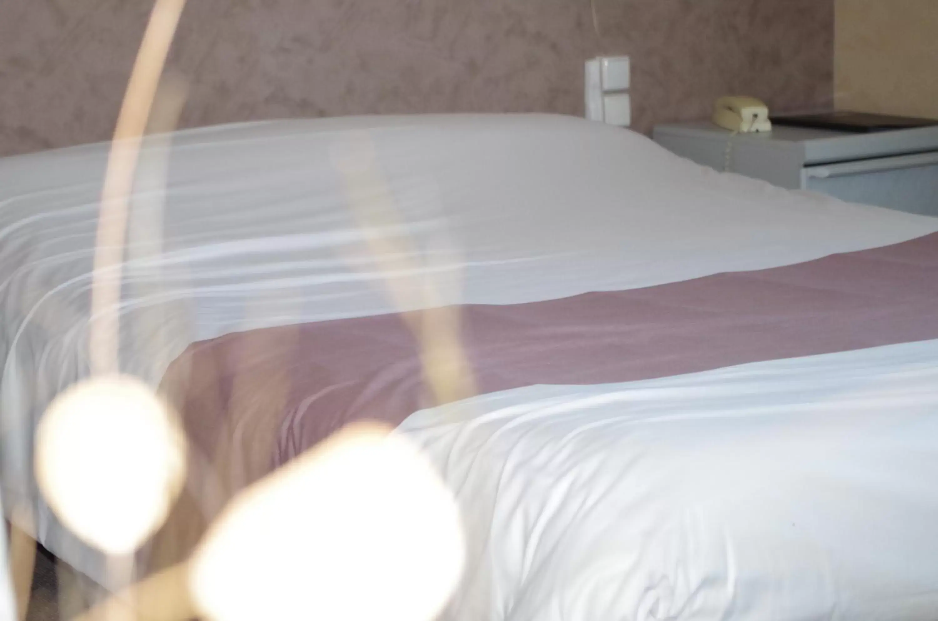 Bedroom, Bed in The Originals City, Hôtel Le Savoy, Caen (Inter-Hotel)