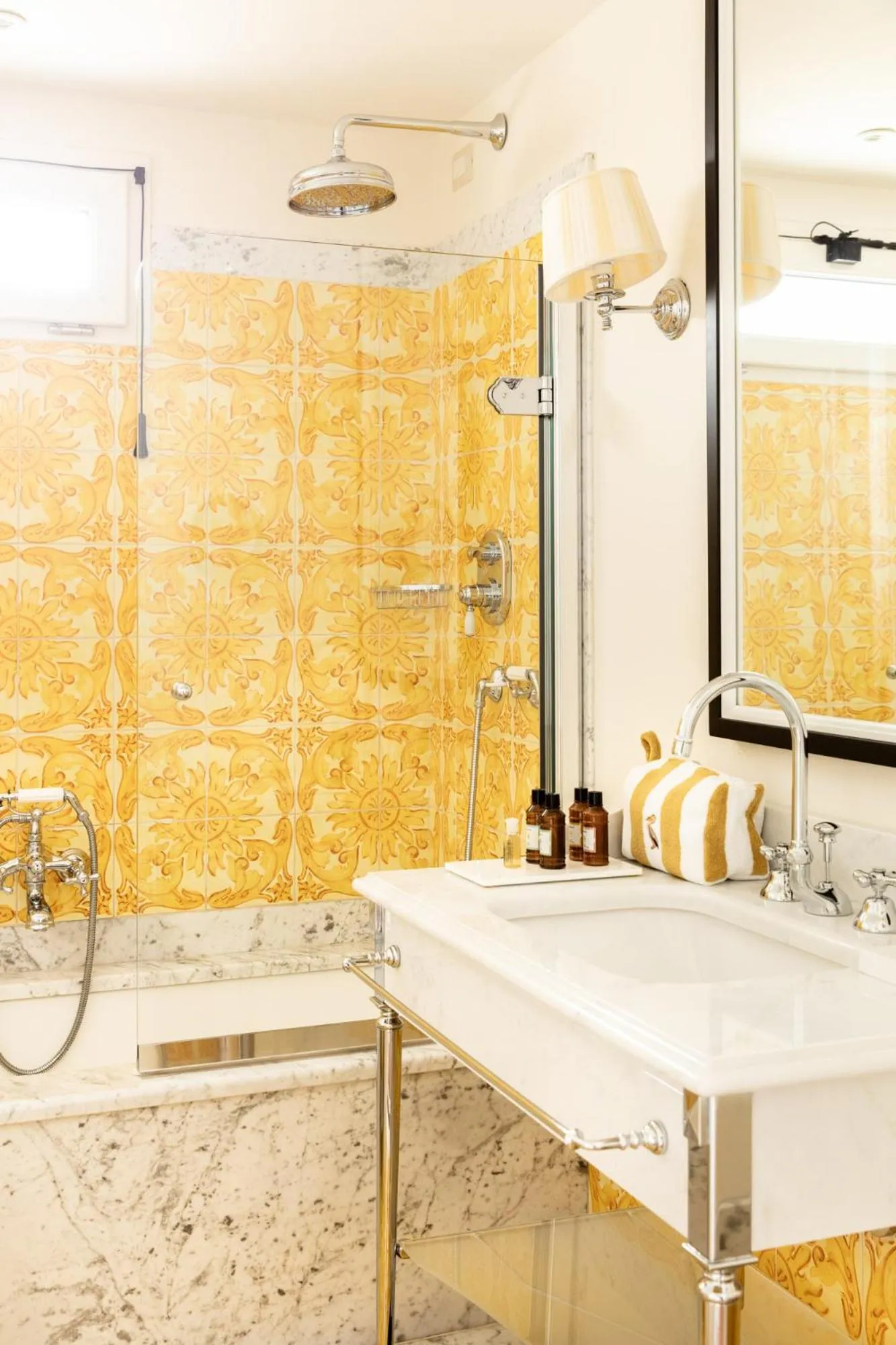 Shower in Mezzatorre Hotel & Thermal Spa