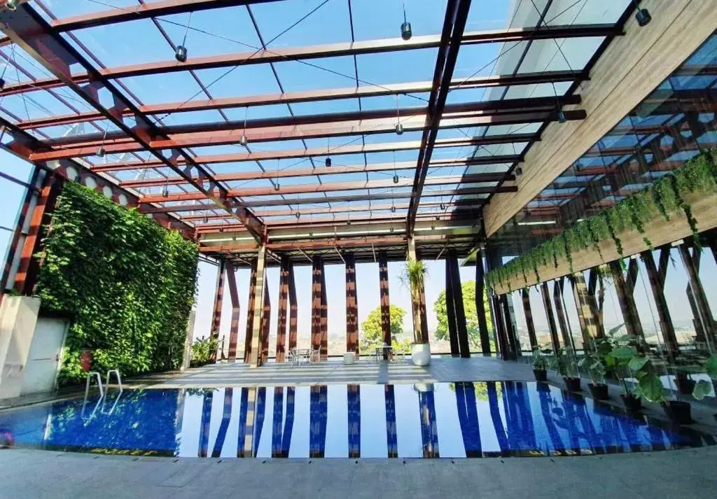 Swimming Pool in de JAVA Hotel Bandung