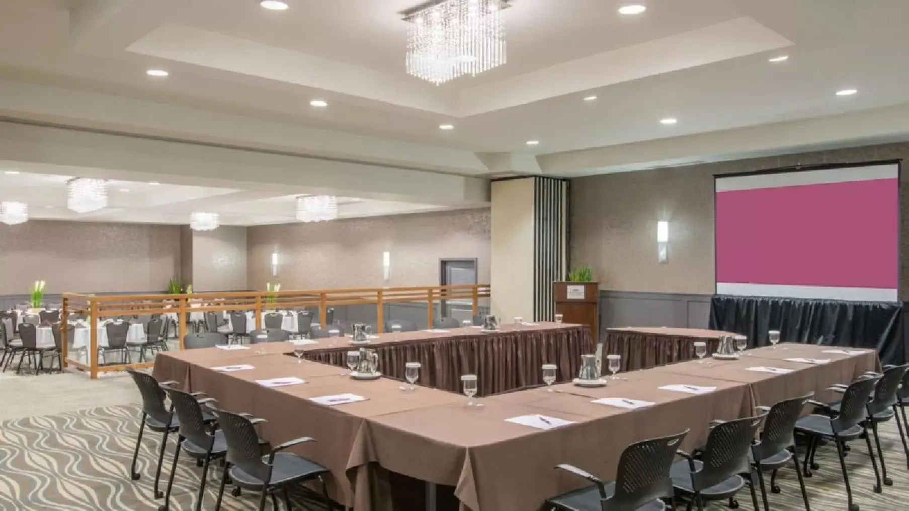 Meeting/conference room in Crowne Plaza Suffern-Mahwah, an IHG Hotel