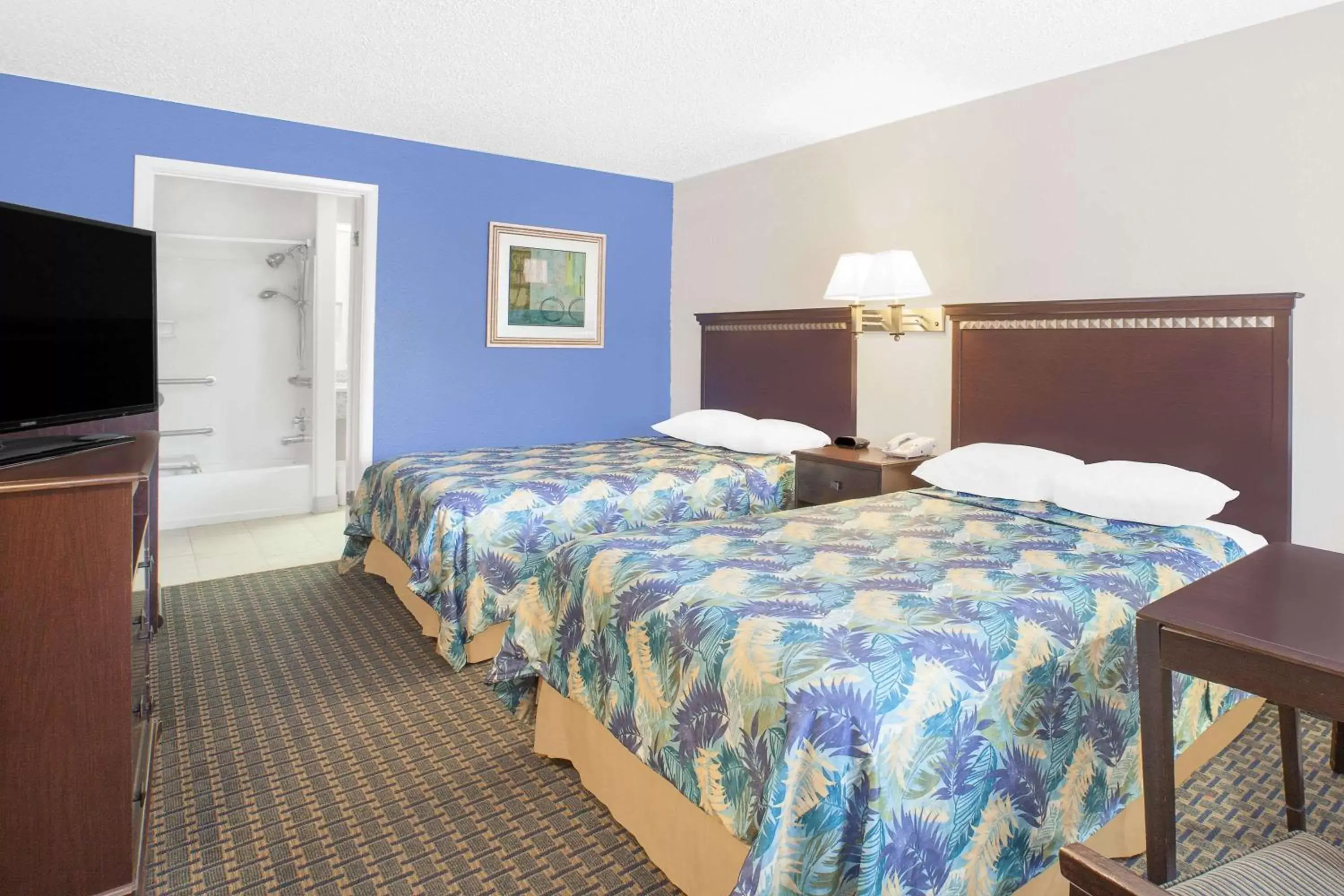 Photo of the whole room, Bed in Super 8 by Wyndham Corpus Christi