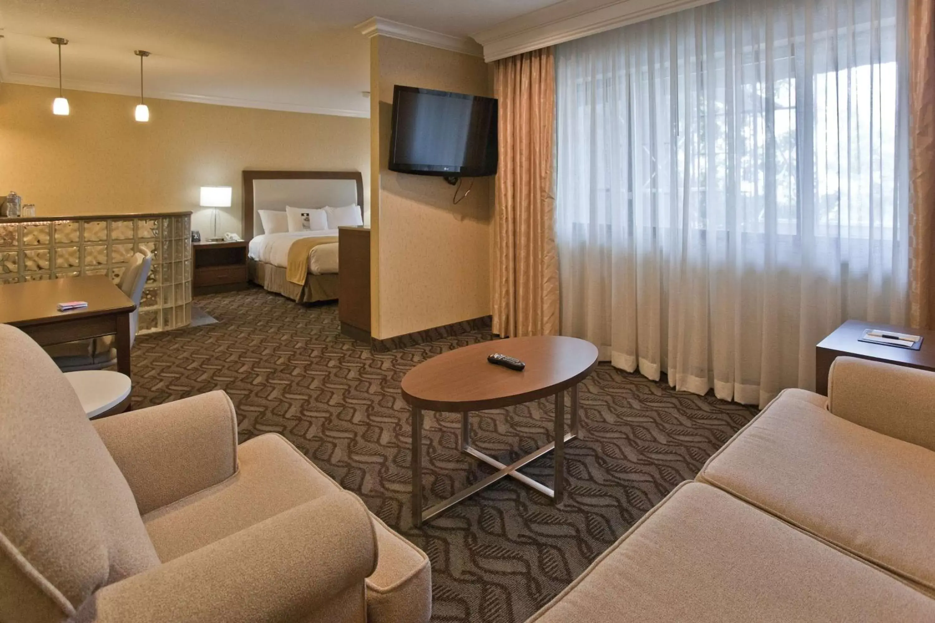Living room, Seating Area in DoubleTree by Hilton Rosemead