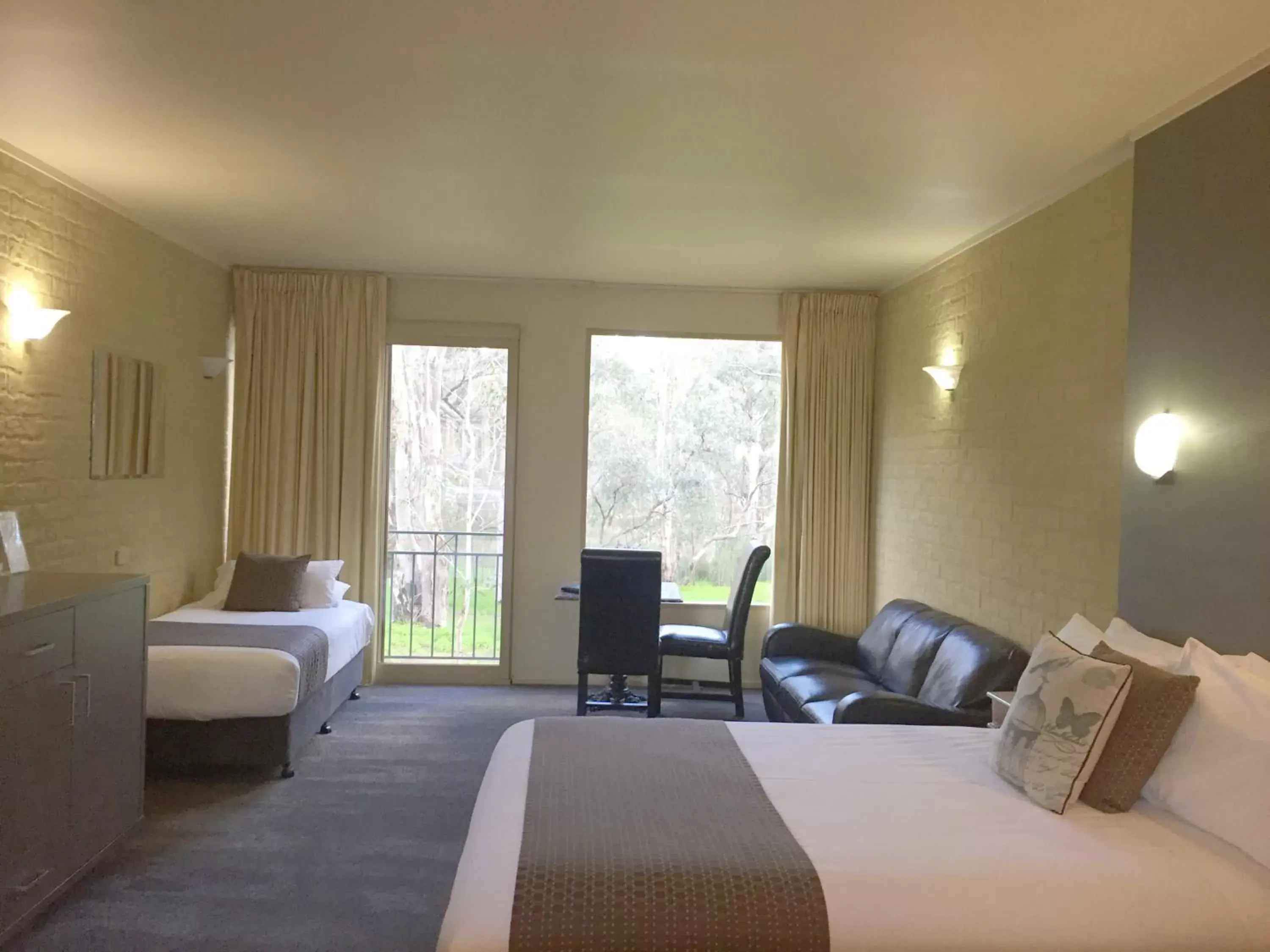 Comfort Twin Room with Spa Bath in Madison Spa Motel - Adults Only Comfort Twin Room with Spa Bath in Madison Spa Motel - Adults Only