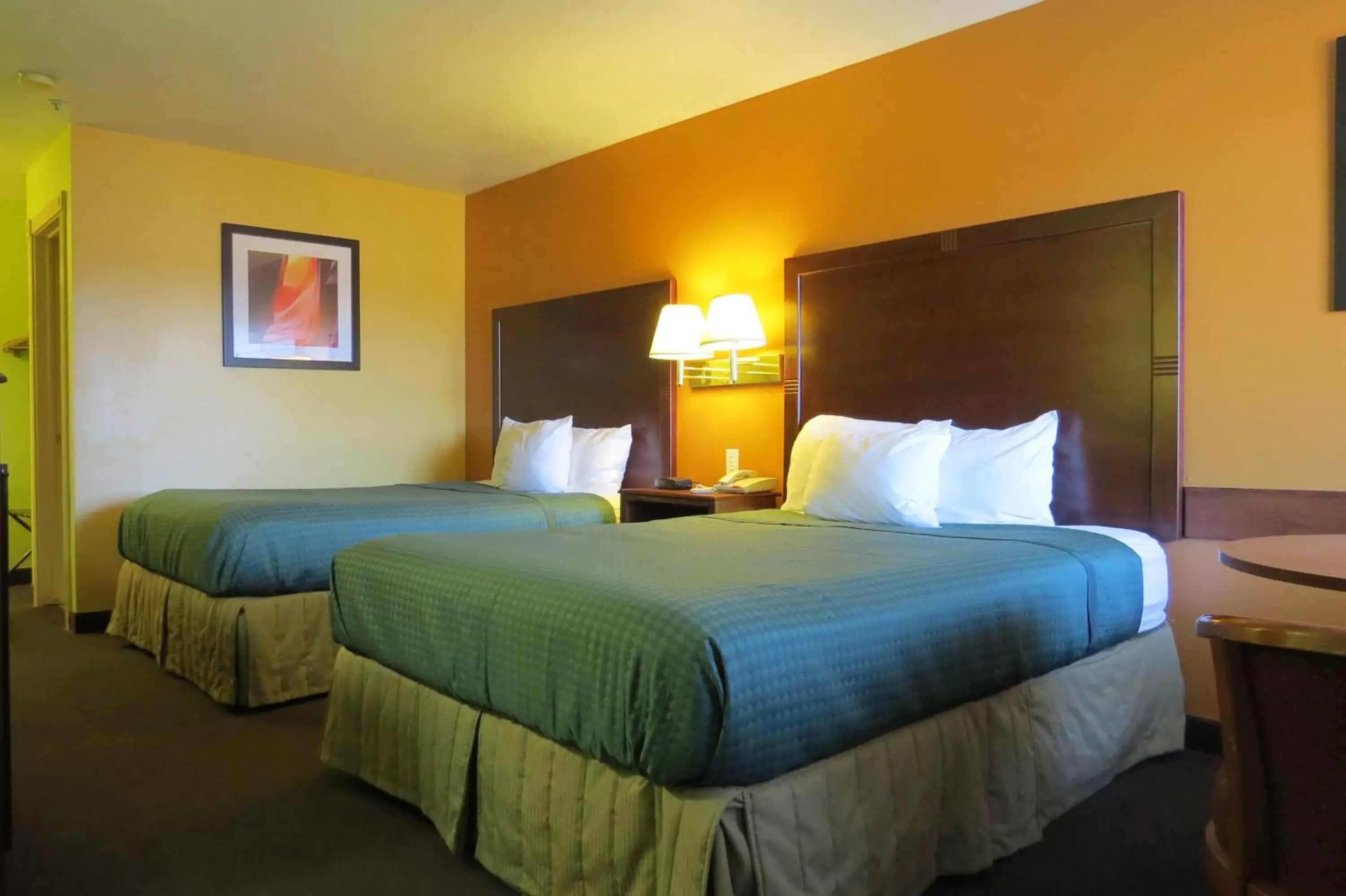 Bedroom, Bed in America's Best Inn & Suites Saint George