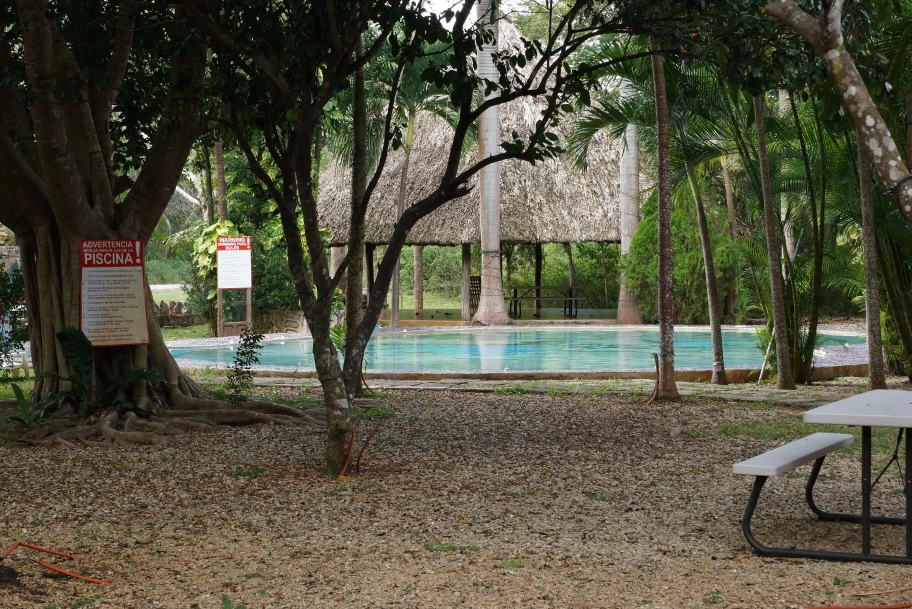Swimming pool in Hotel Doralba Inn Chichen