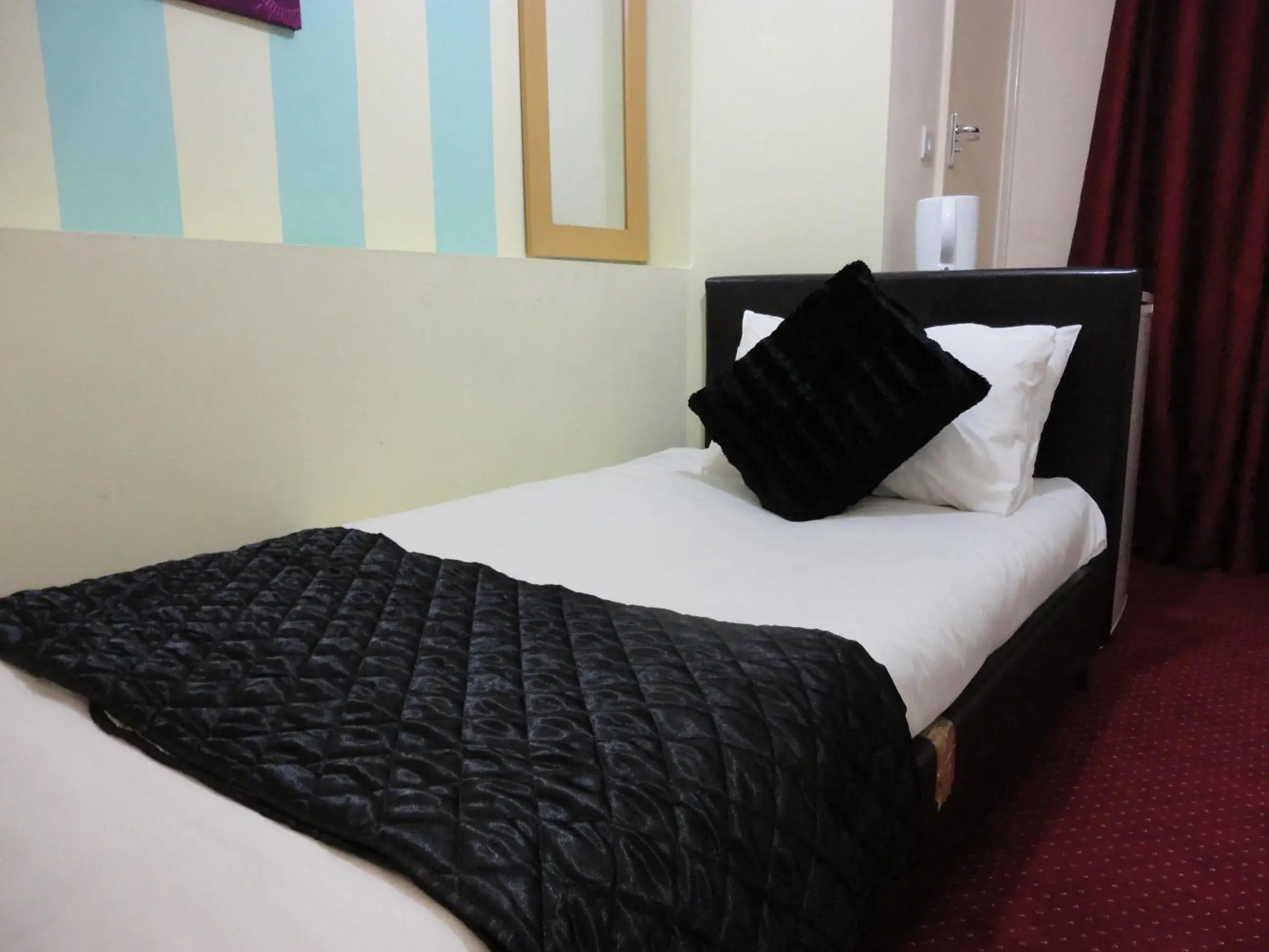 Bed in City View Hotel - Roman Road Market
