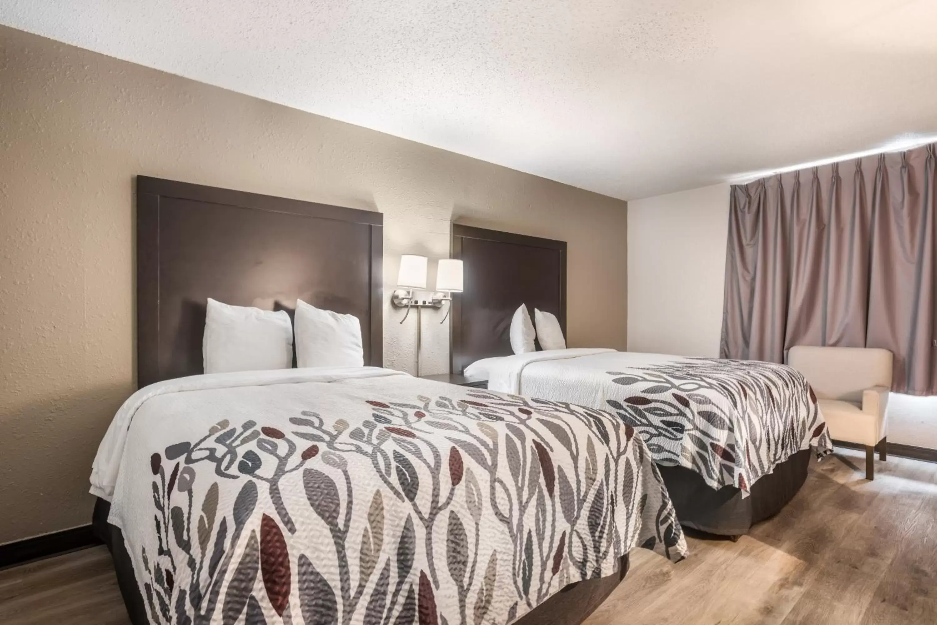 Deluxe Room with Two Double Beds Disability Access Non-Smoking in Red Roof Inn Savannah – Southside/Midtown Deluxe Room with Two Double Beds Disability Access Non-Smoking in Red Roof Inn Savannah – Southside/Midtown