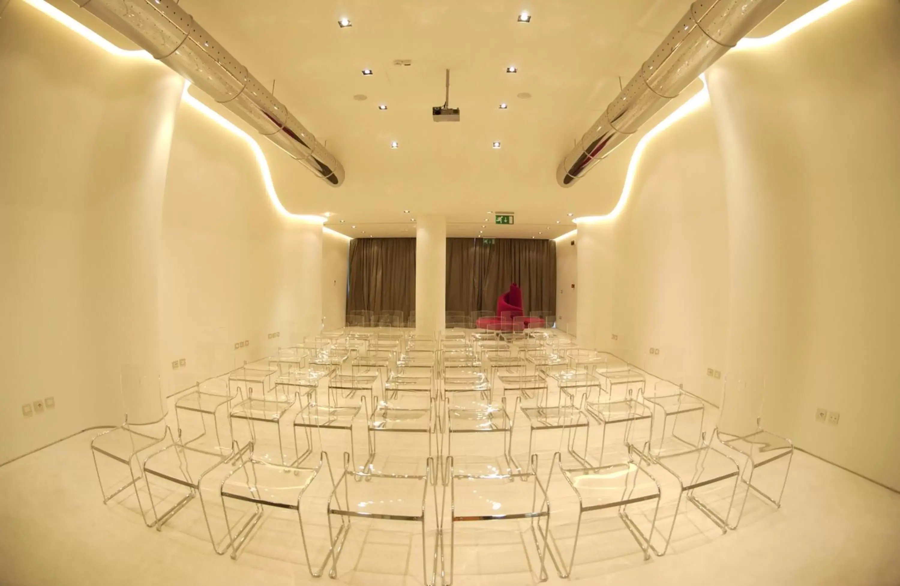 Business facilities in DuoMo Hotel