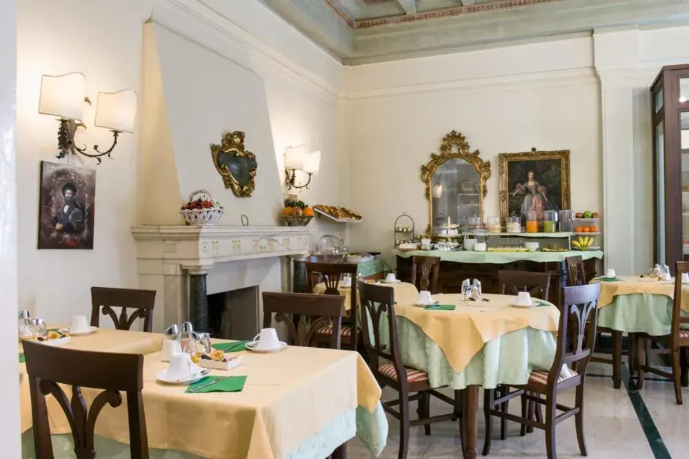 Restaurant/places to eat in Residenza Castiglioni Restaurant/places to eat in Residenza Castiglioni
