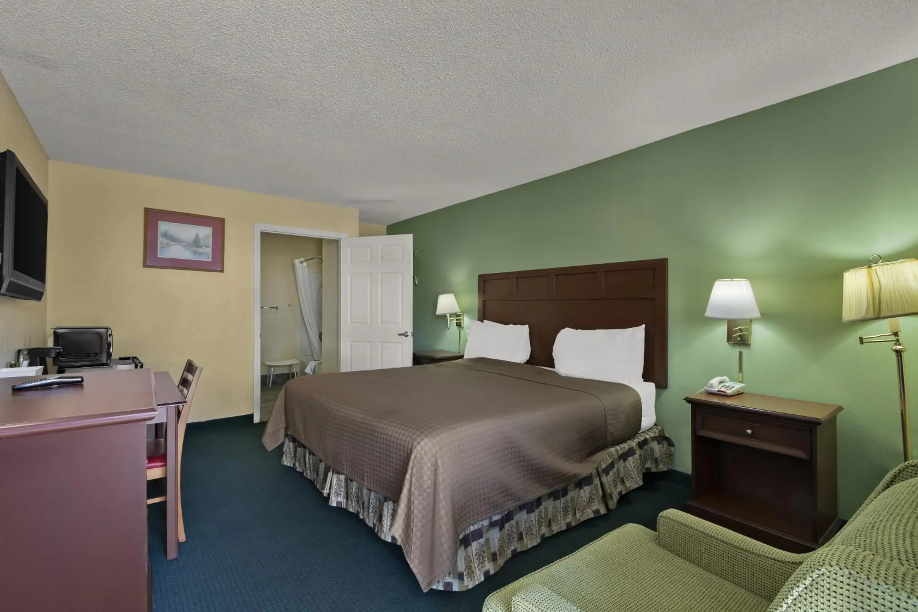 Bed in Americas Best Value Inn Edenton