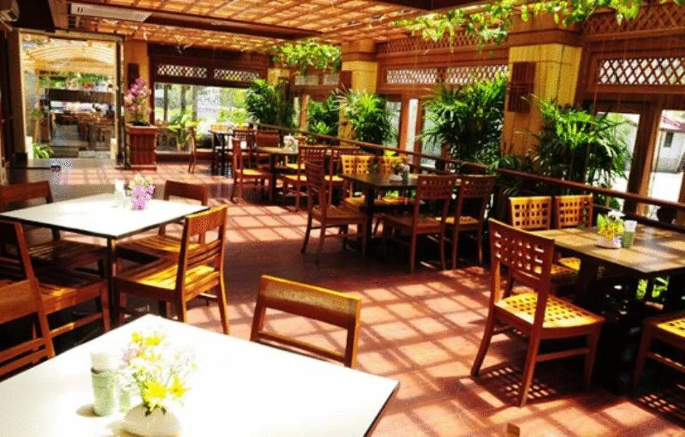 Restaurant/Places to Eat in Golden Beach Hotel Pattaya