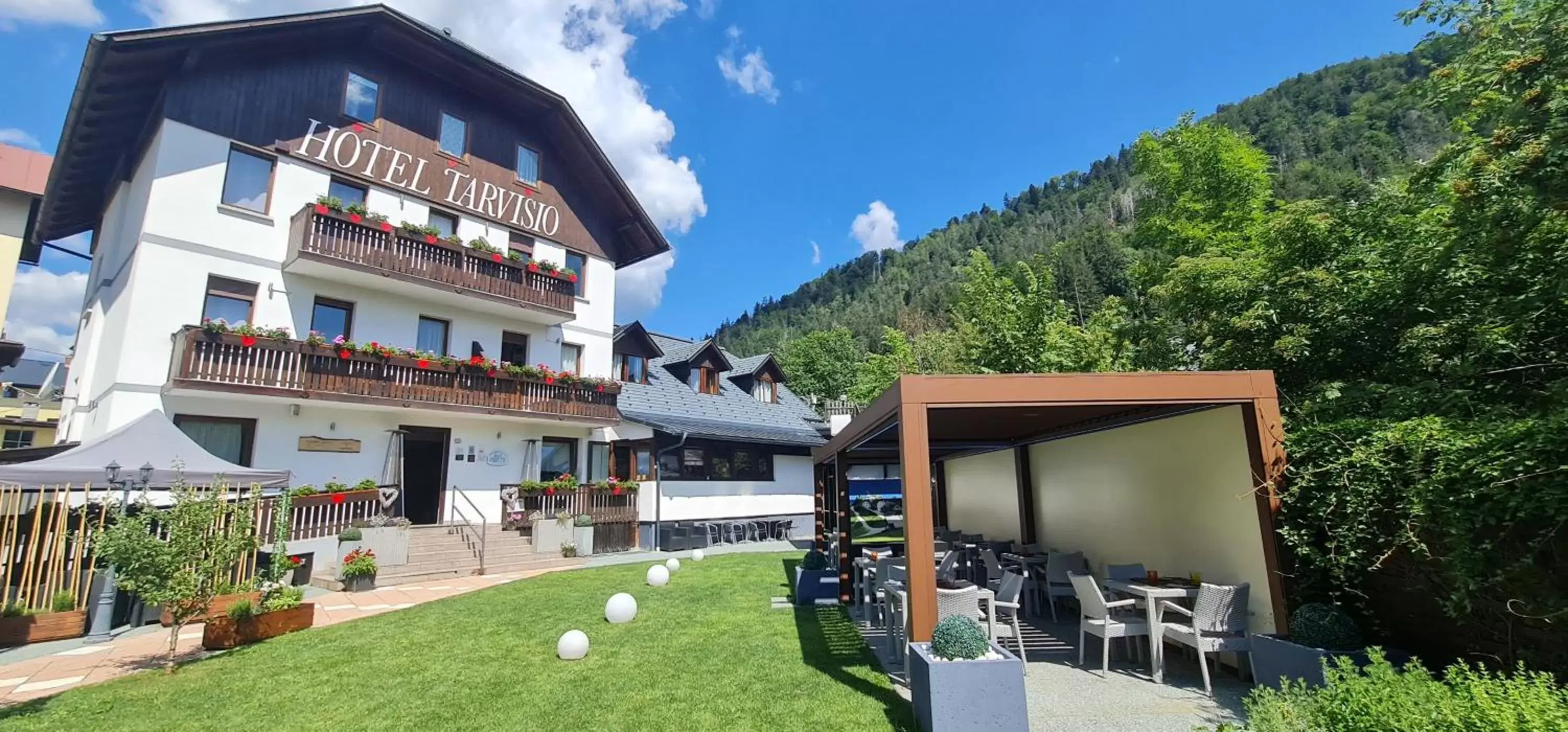 Property Building in Hotel Tarvisio Bike & Ski