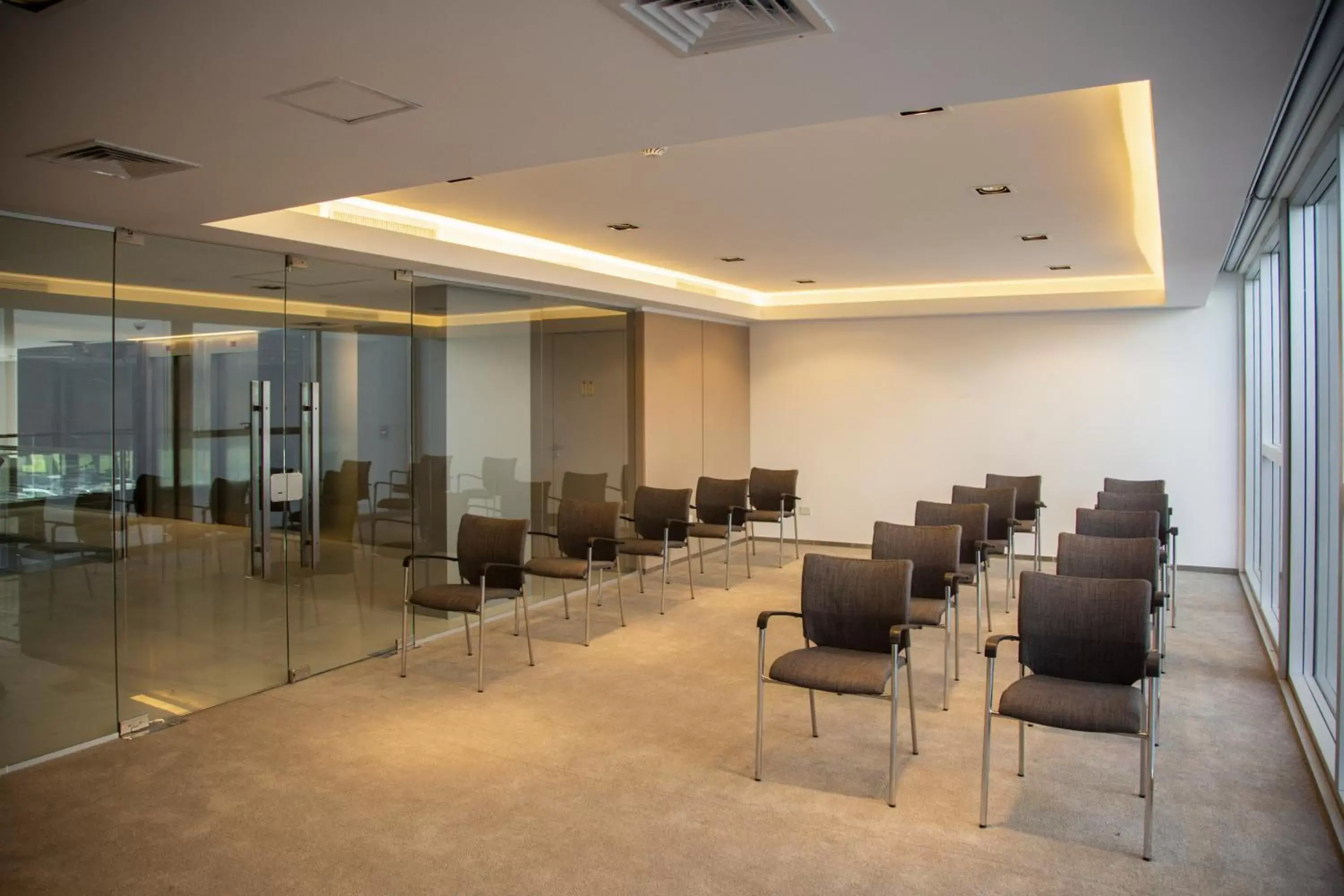 Meeting/conference room in Dazzler by Wyndham La Plata