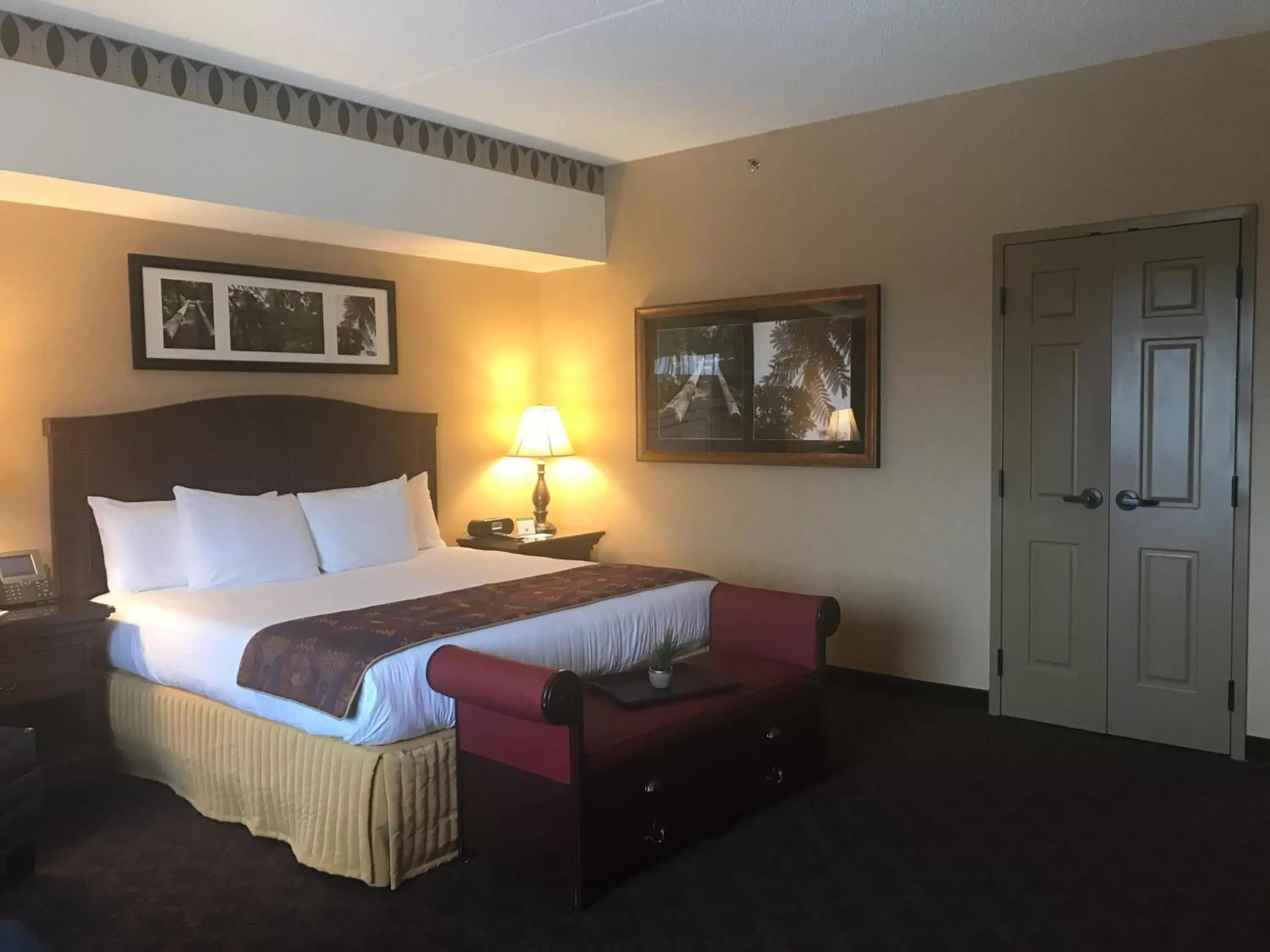 Bed in Cherokee Casino West Siloam Springs Resort