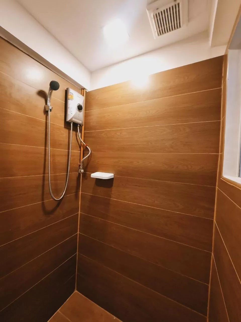 Shower in Suraya Bangkok