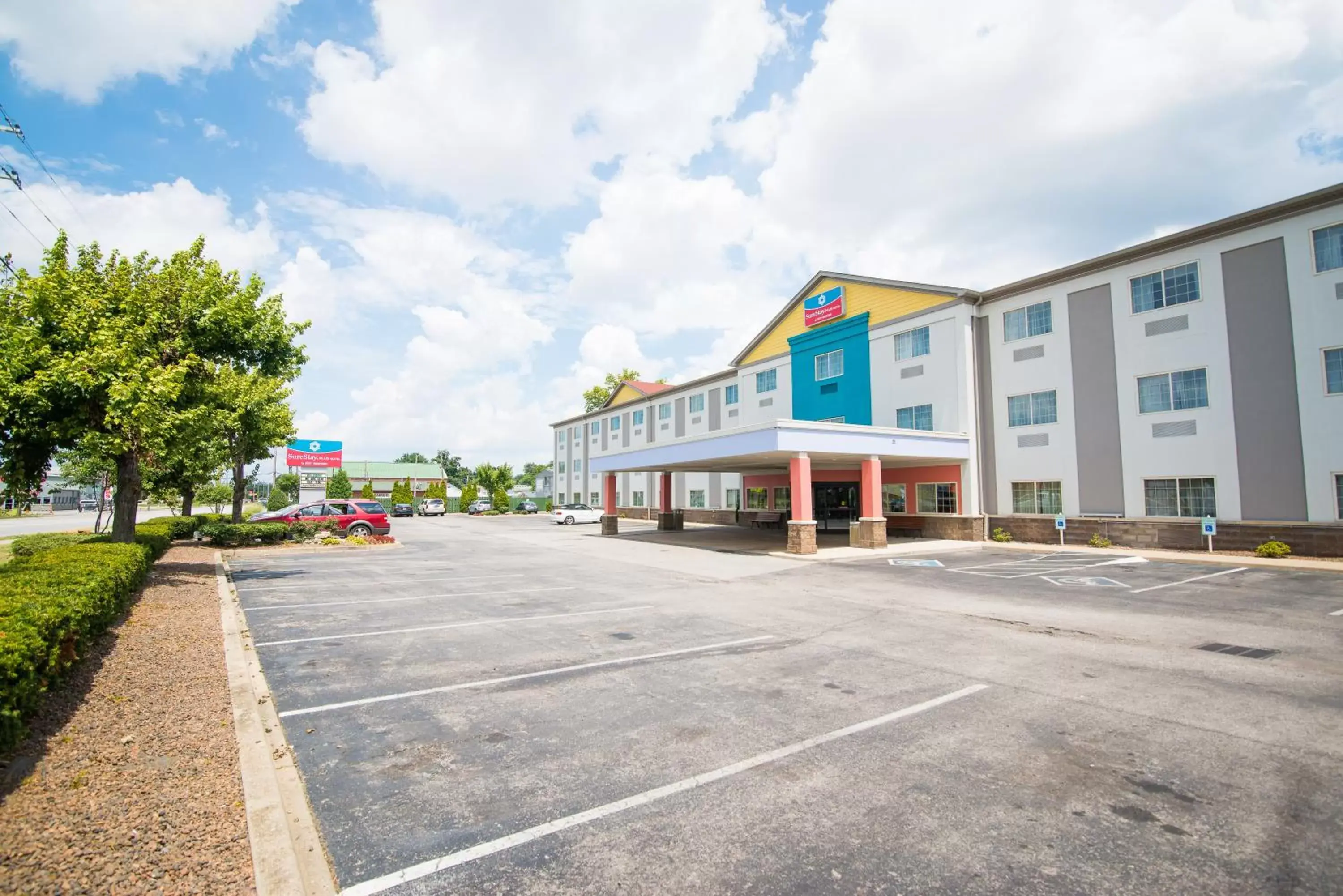 Property Building in SureStay Plus by Best Western Louisville Airport Expo