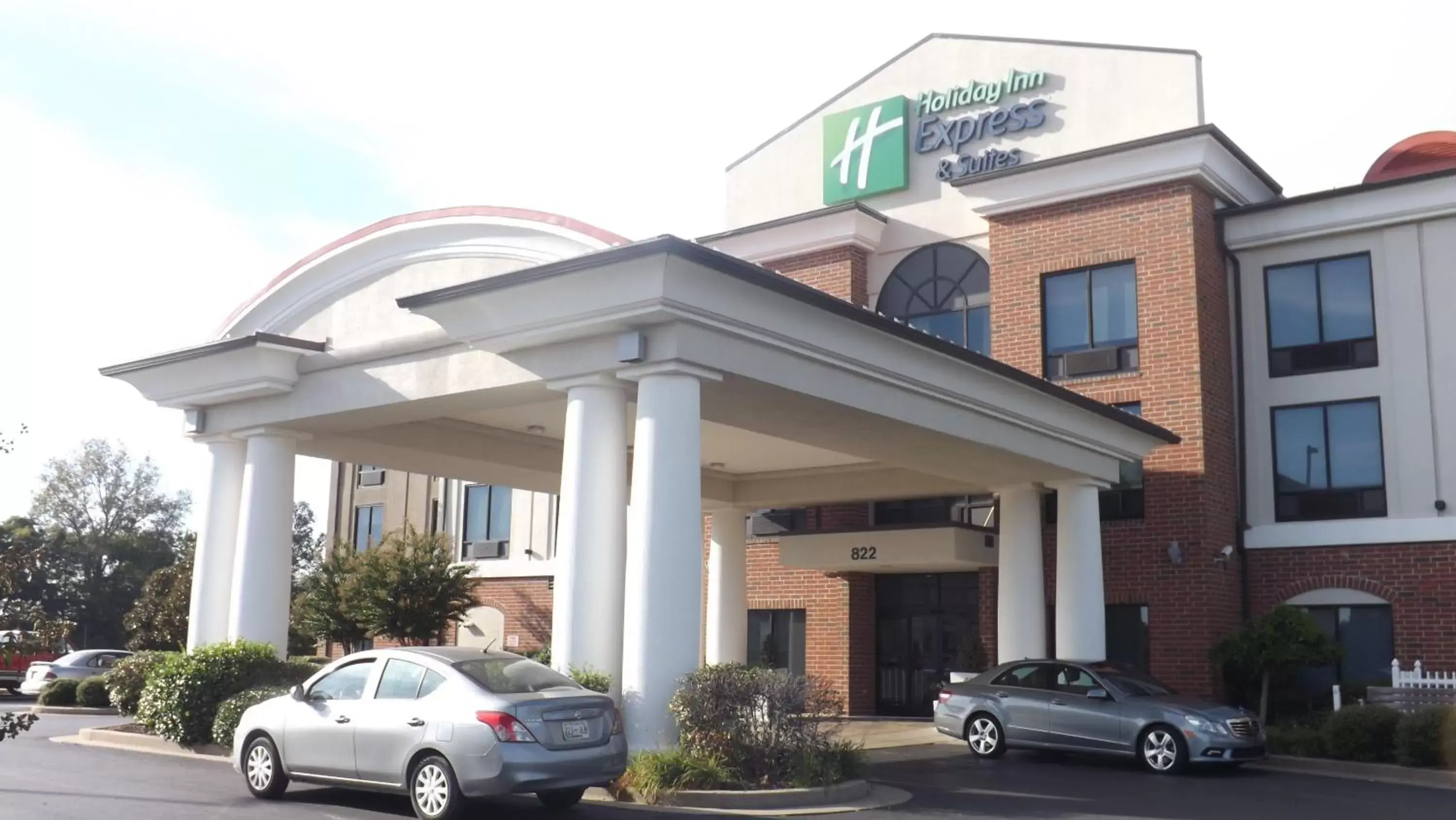 Property Building in Holiday Inn Express & Suites Dyersburg, an IHG Hotel