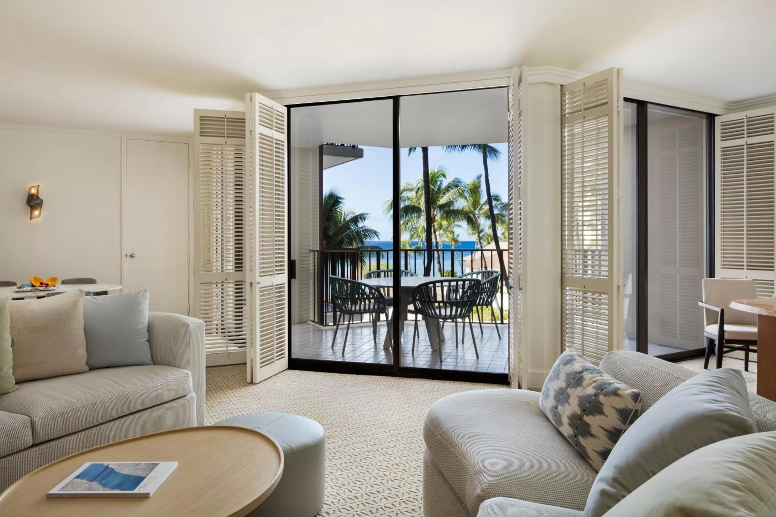 Living room in Halekulani - NO RESORT FEE
