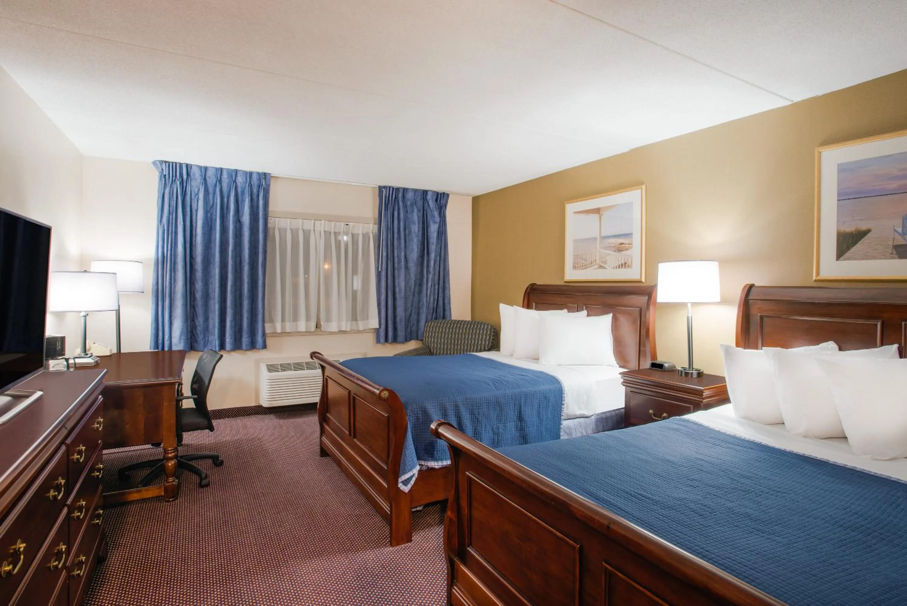 Bed in Howard Johnson by Wyndham South Portland