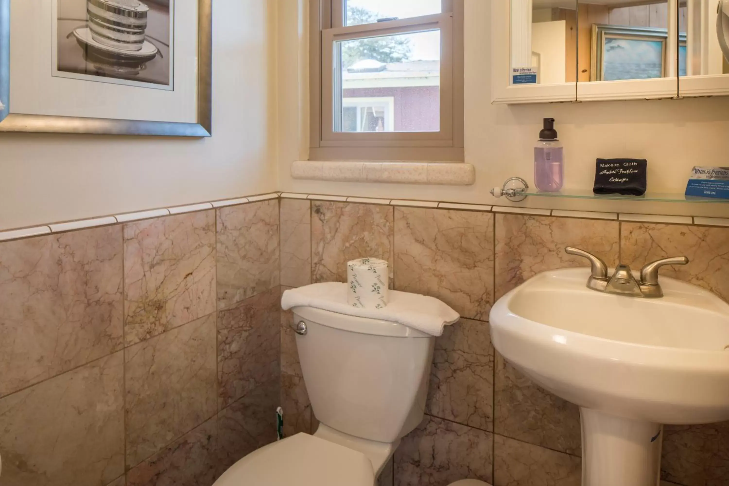 Bathroom in Andril Fireplace Cottages