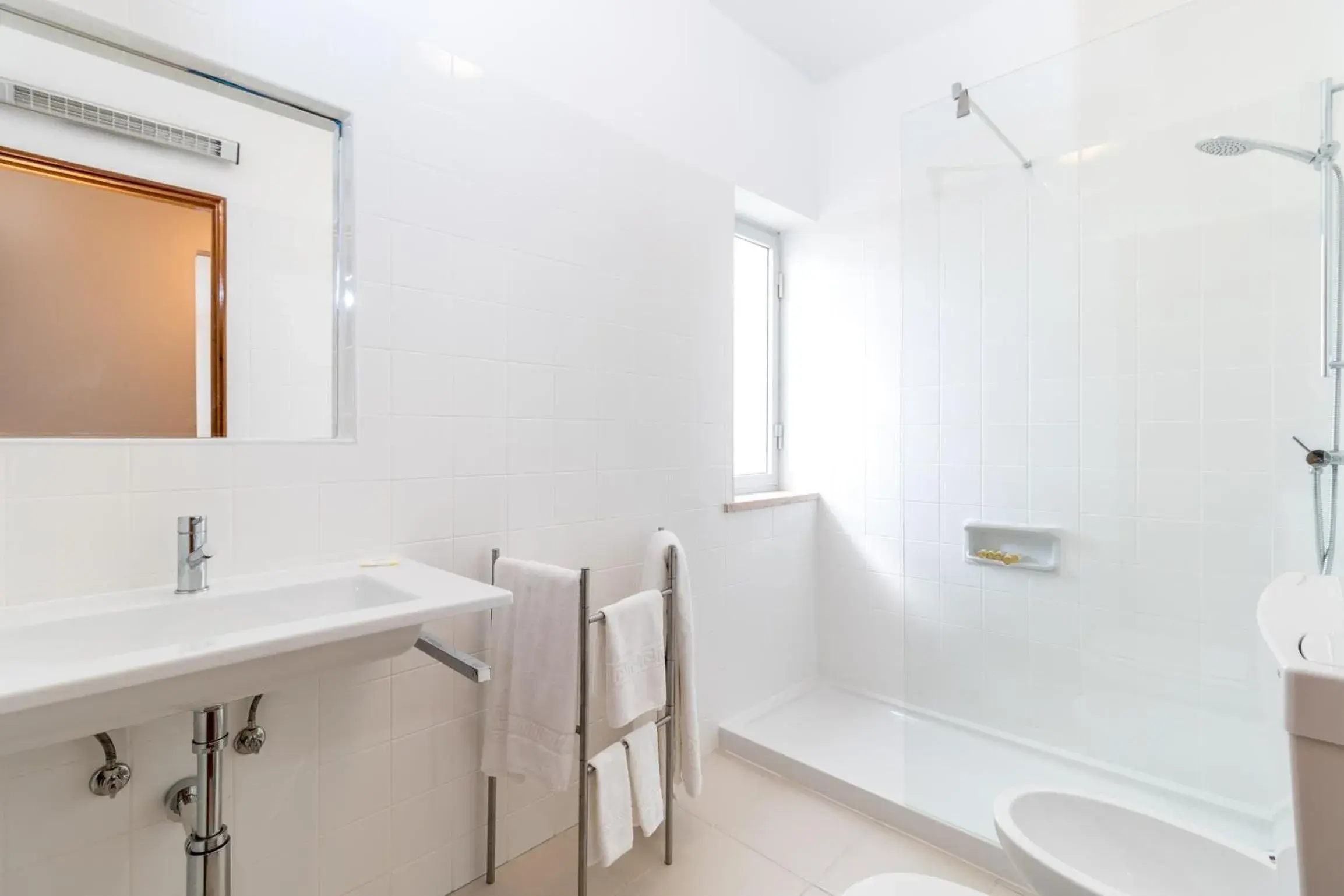 Bathroom in Apartamentos Turisticos Pinhal Da Marina Bathroom in Apartamentos Turisticos Pinhal Da Marina