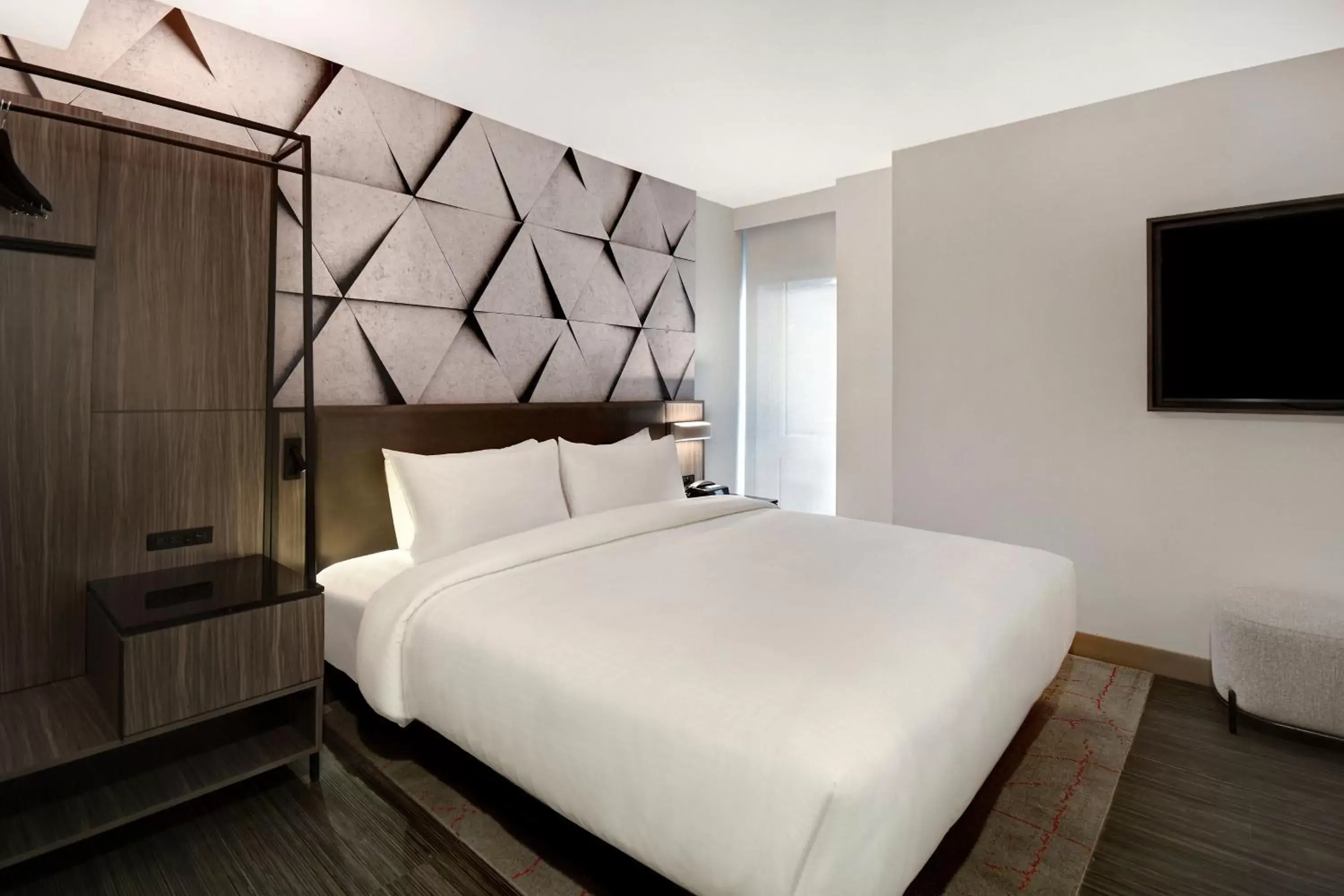 Photo of the whole room, Bed in SpringHill Suites by Marriott New York Midtown Manhattan/Park Ave
