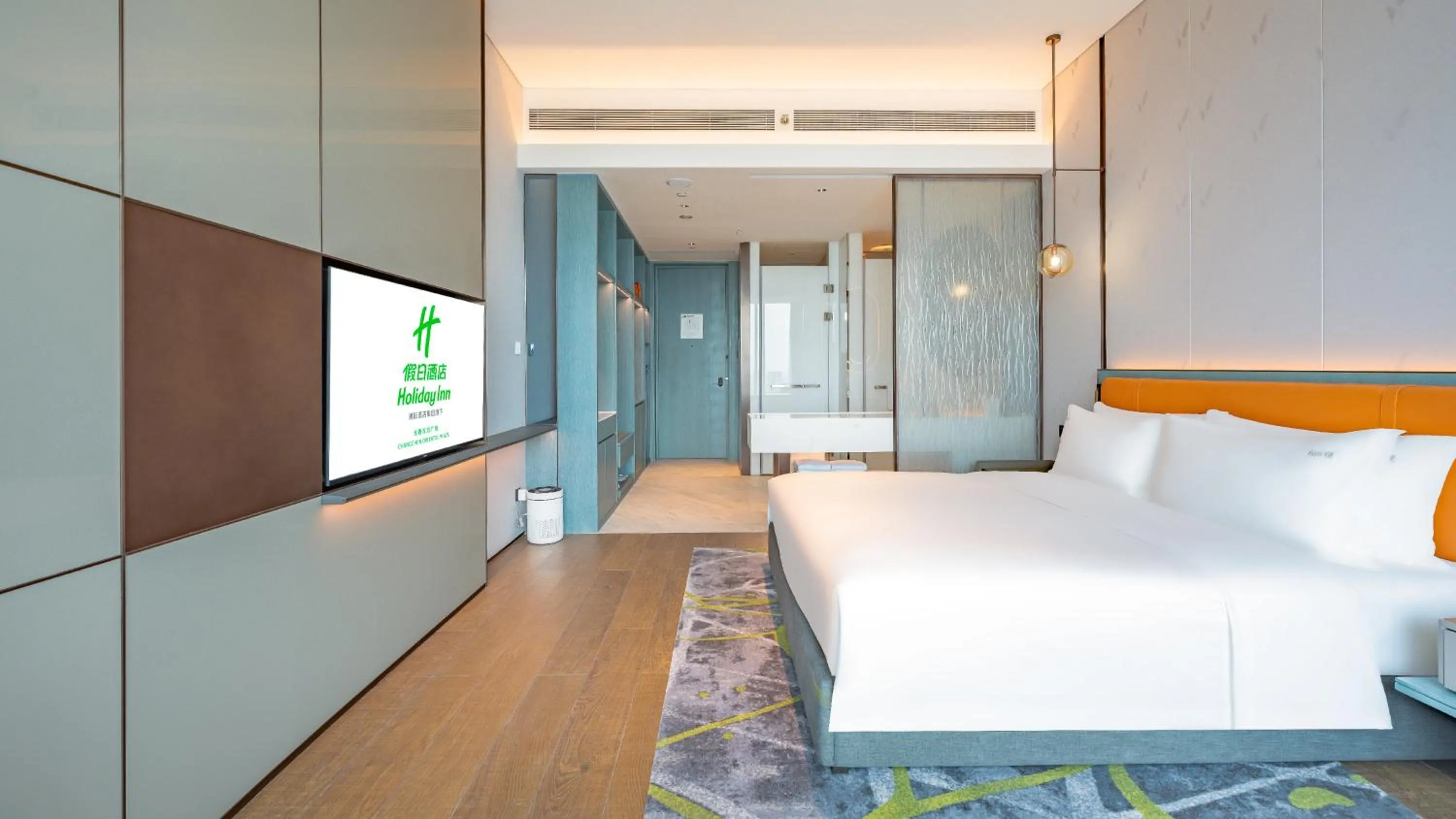 Photo of the whole room, Bed in Holiday Inn Changchun Oriental Plaza by IHG