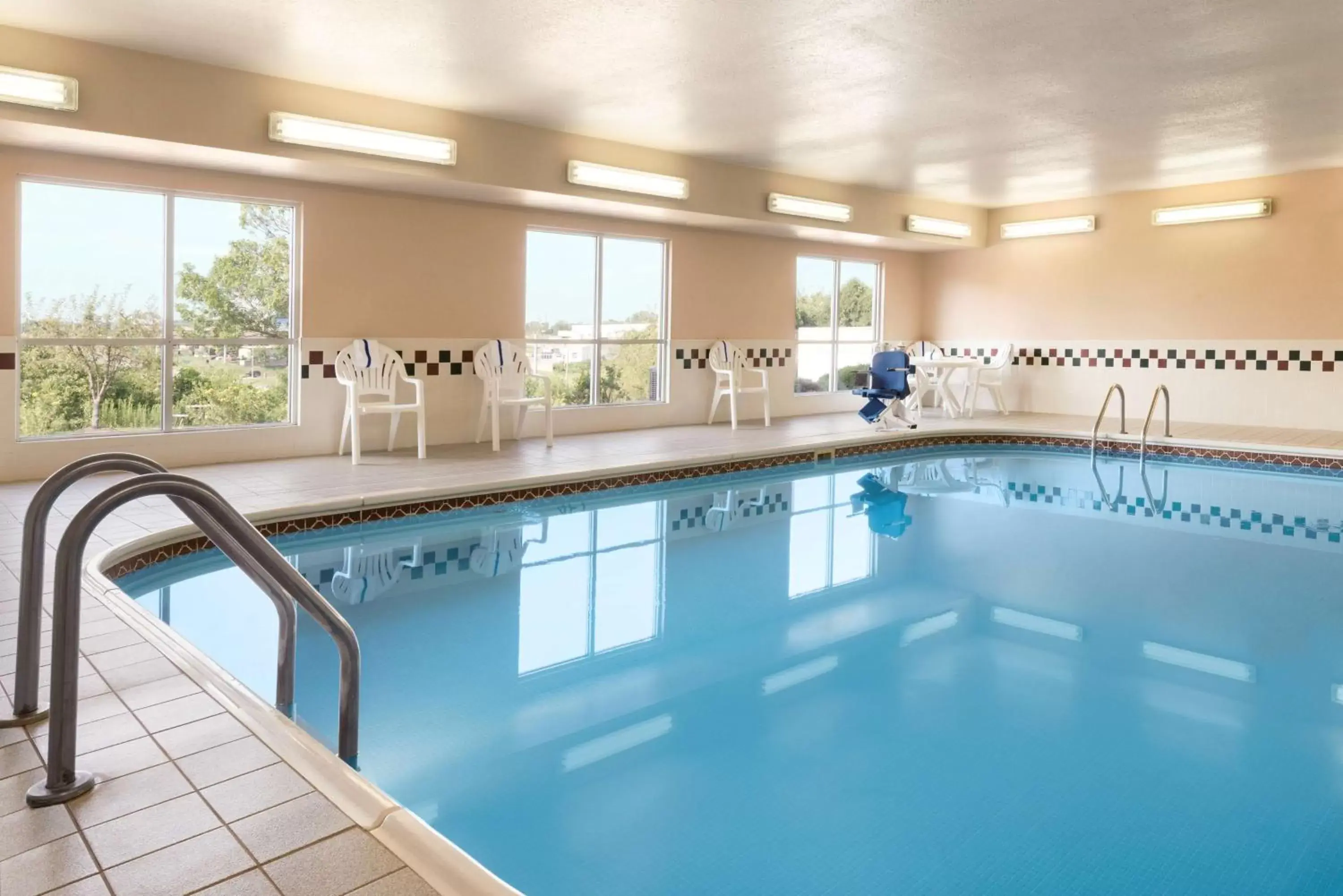 On site, Swimming Pool in Country Inn & Suites by Radisson, Davenport, IA