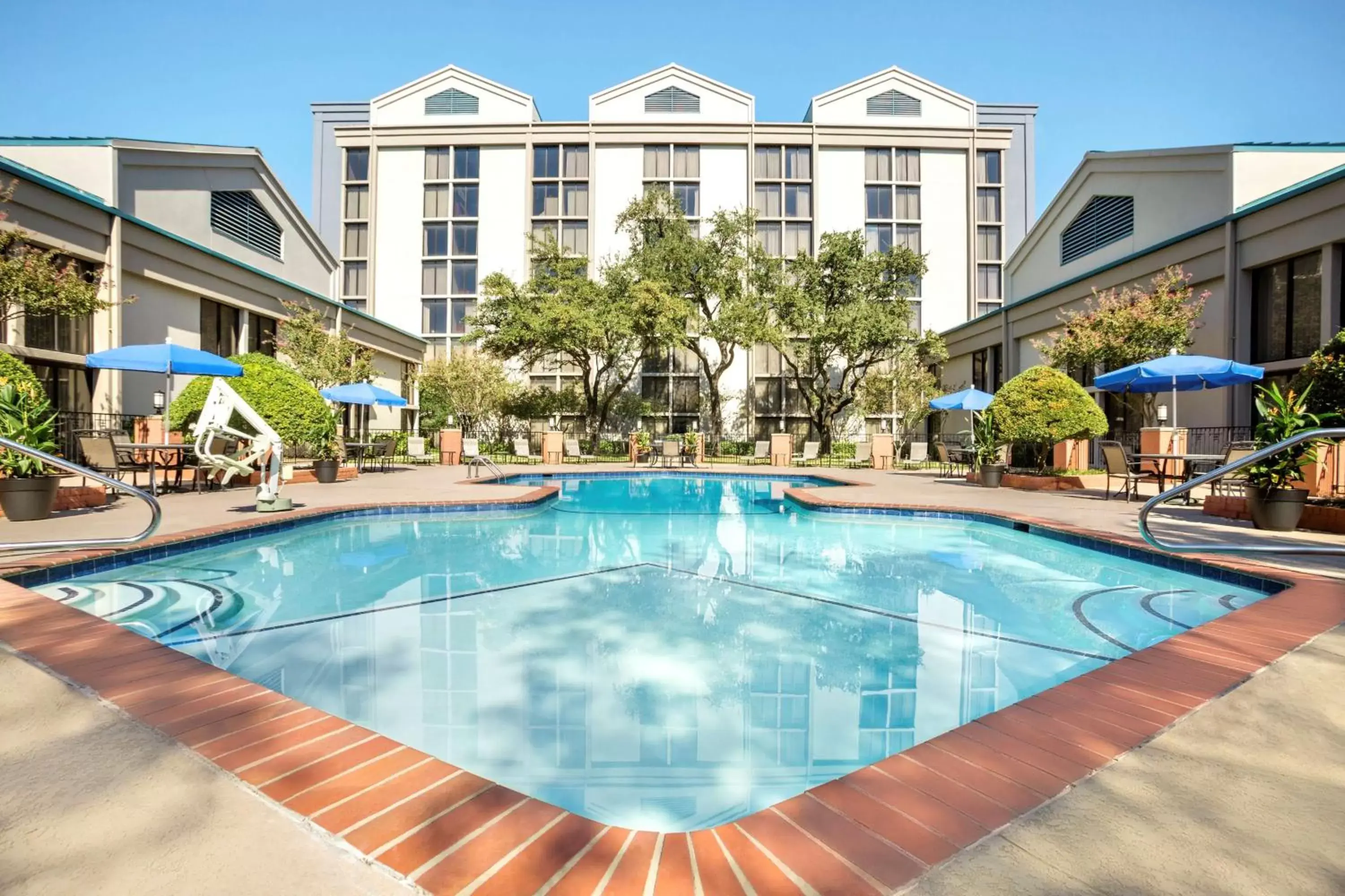 Pool view, Property Building in DoubleTree by Hilton DFW Airport North