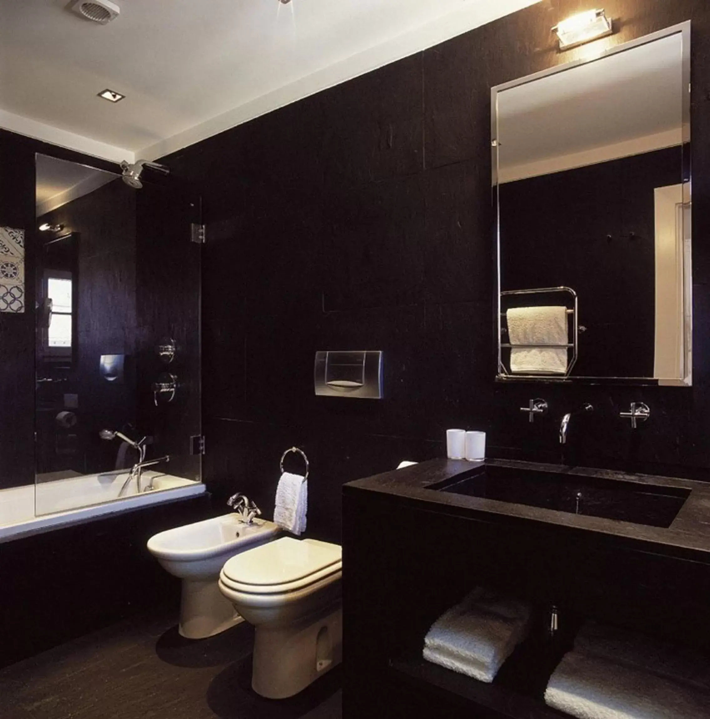 Bathroom in York House Lisboa Hotel