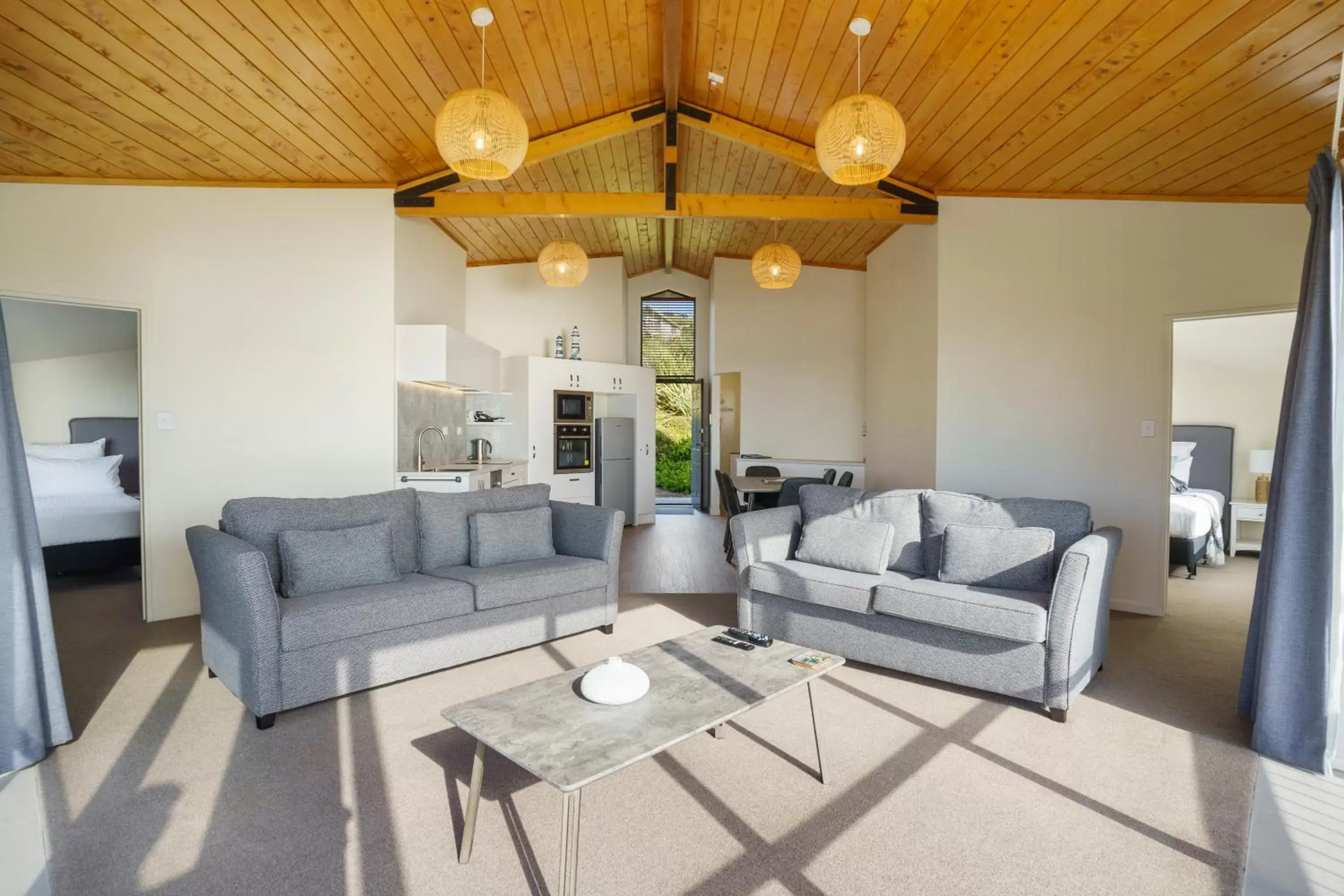 Living room, Seating Area in Castaways Resort