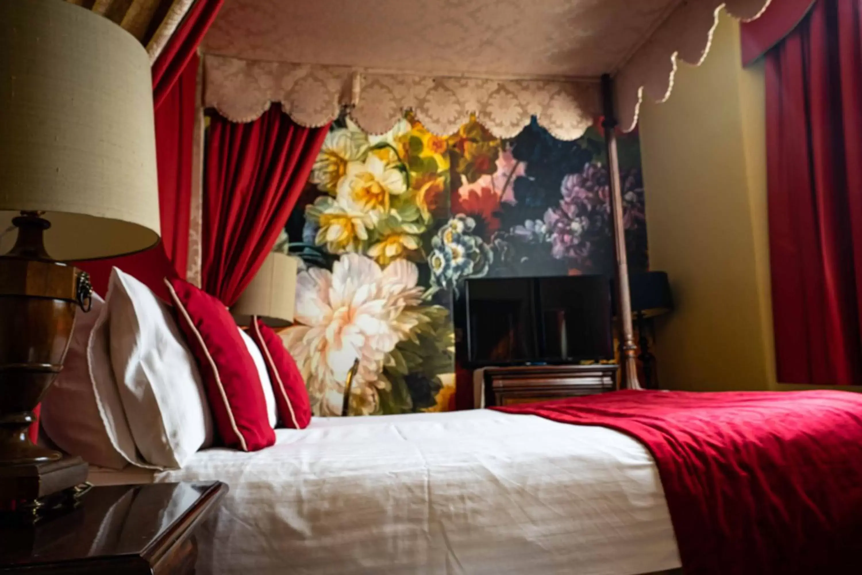 Bed in The Swan Hotel, Wells, Somerset