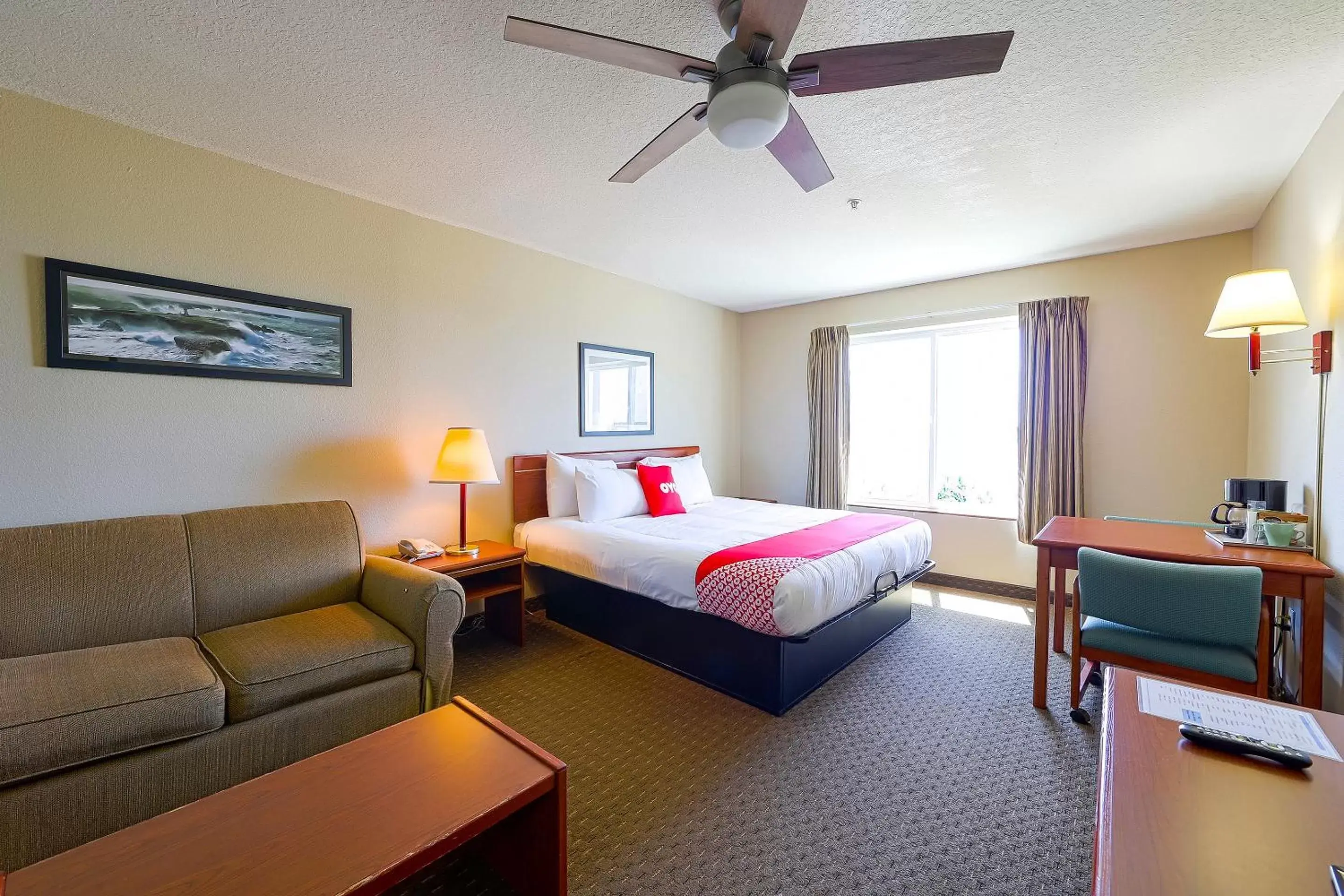 Photo of the whole room in Siletz Bay Beachfront Hotel by OYO Lincoln City