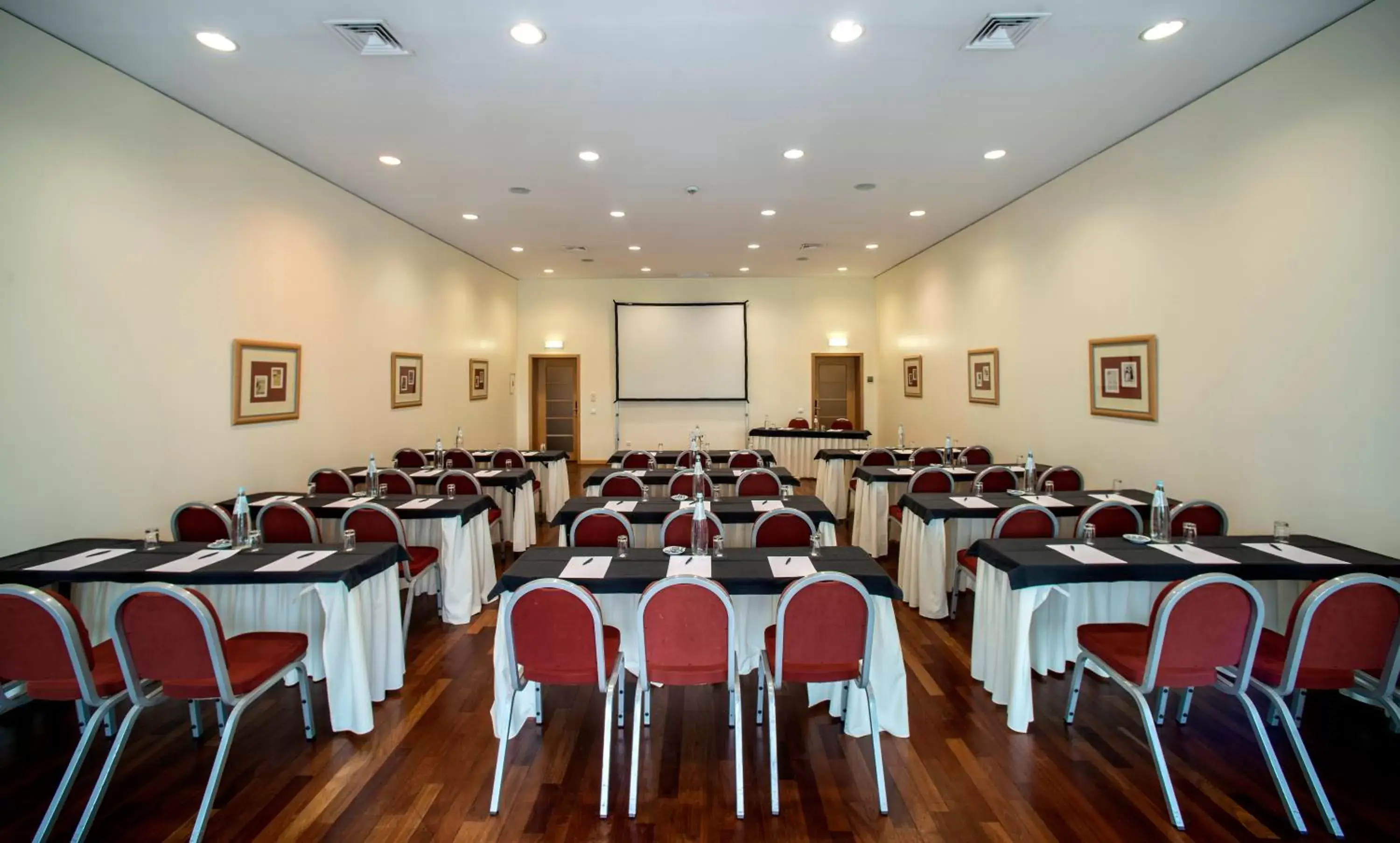 Meeting/conference room in Vila Gale Opera