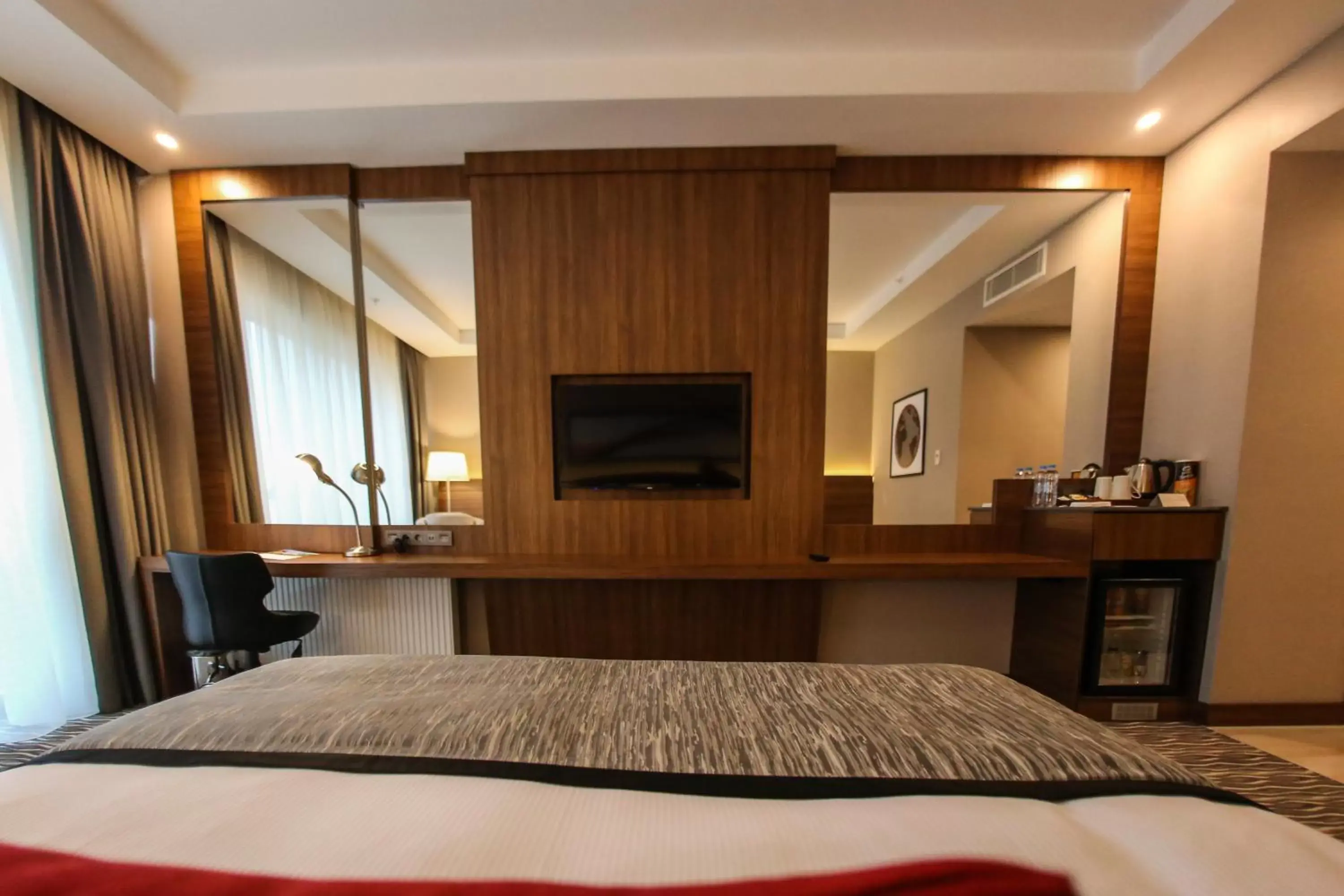 TV and multimedia, Bed in Ramada by Wyndham Nigde