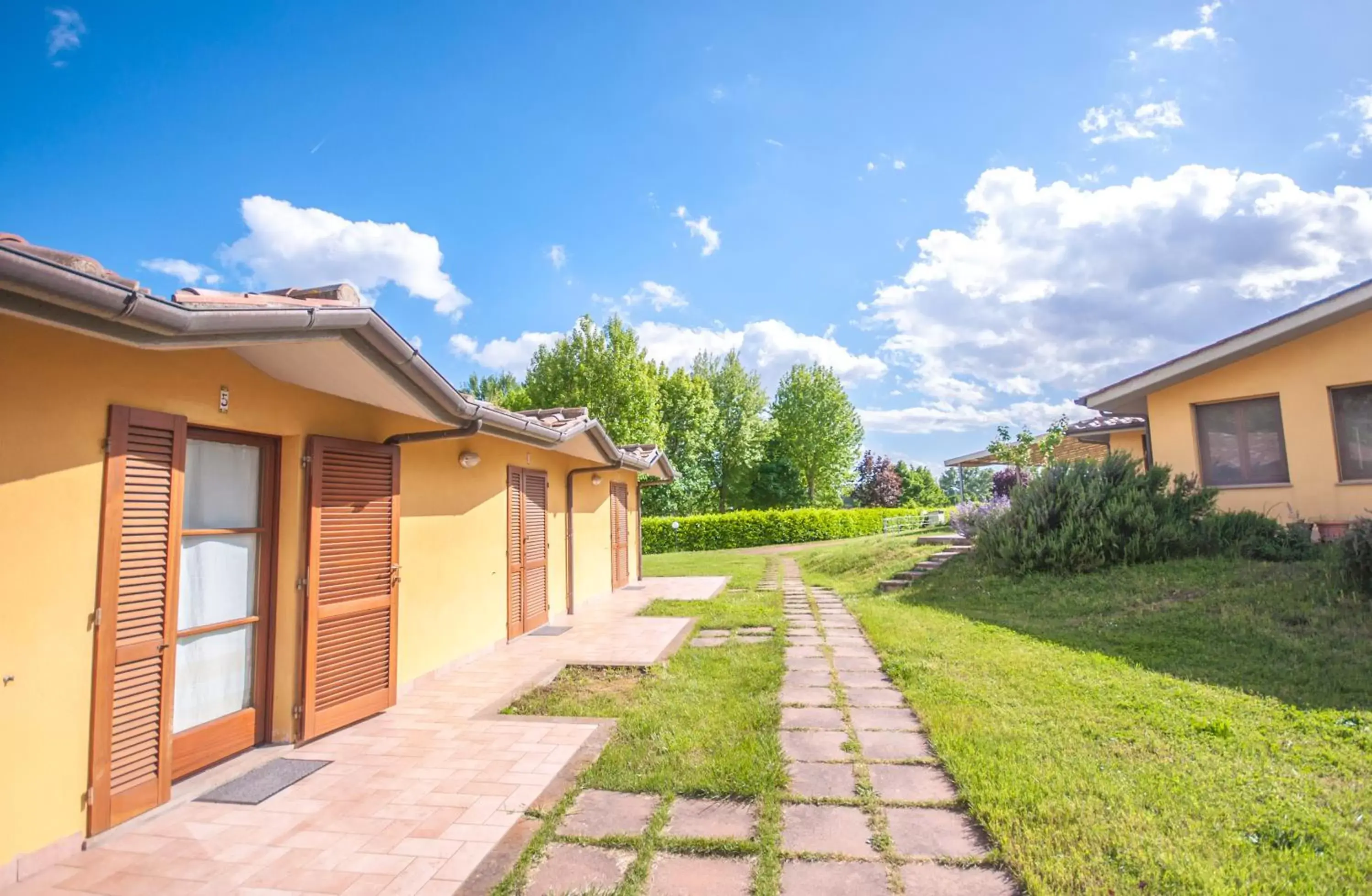 Property building, Garden in Le Macerine