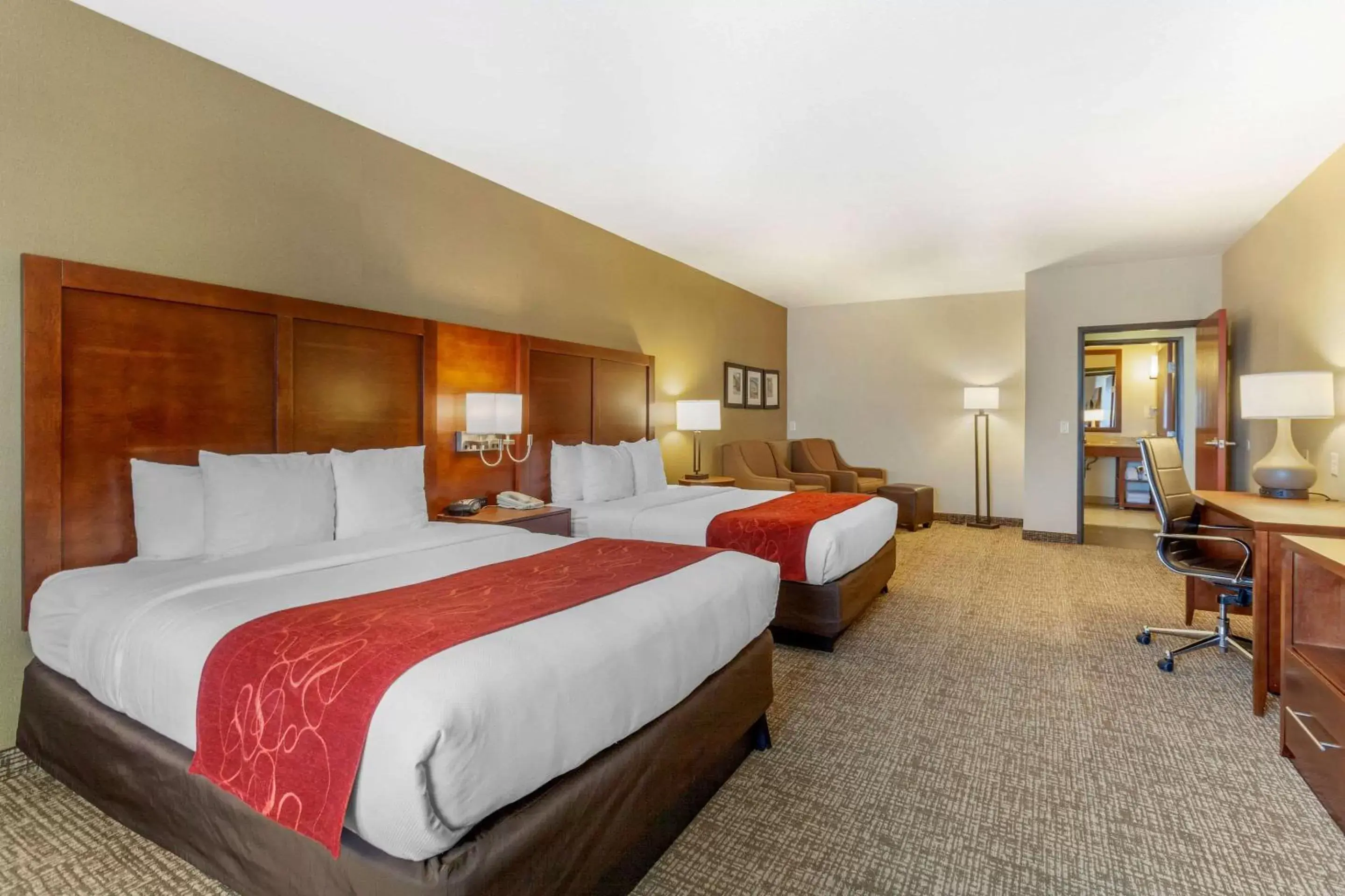 Photo of the whole room, Bed in Comfort Suites Glendale - State Farm Stadium Area