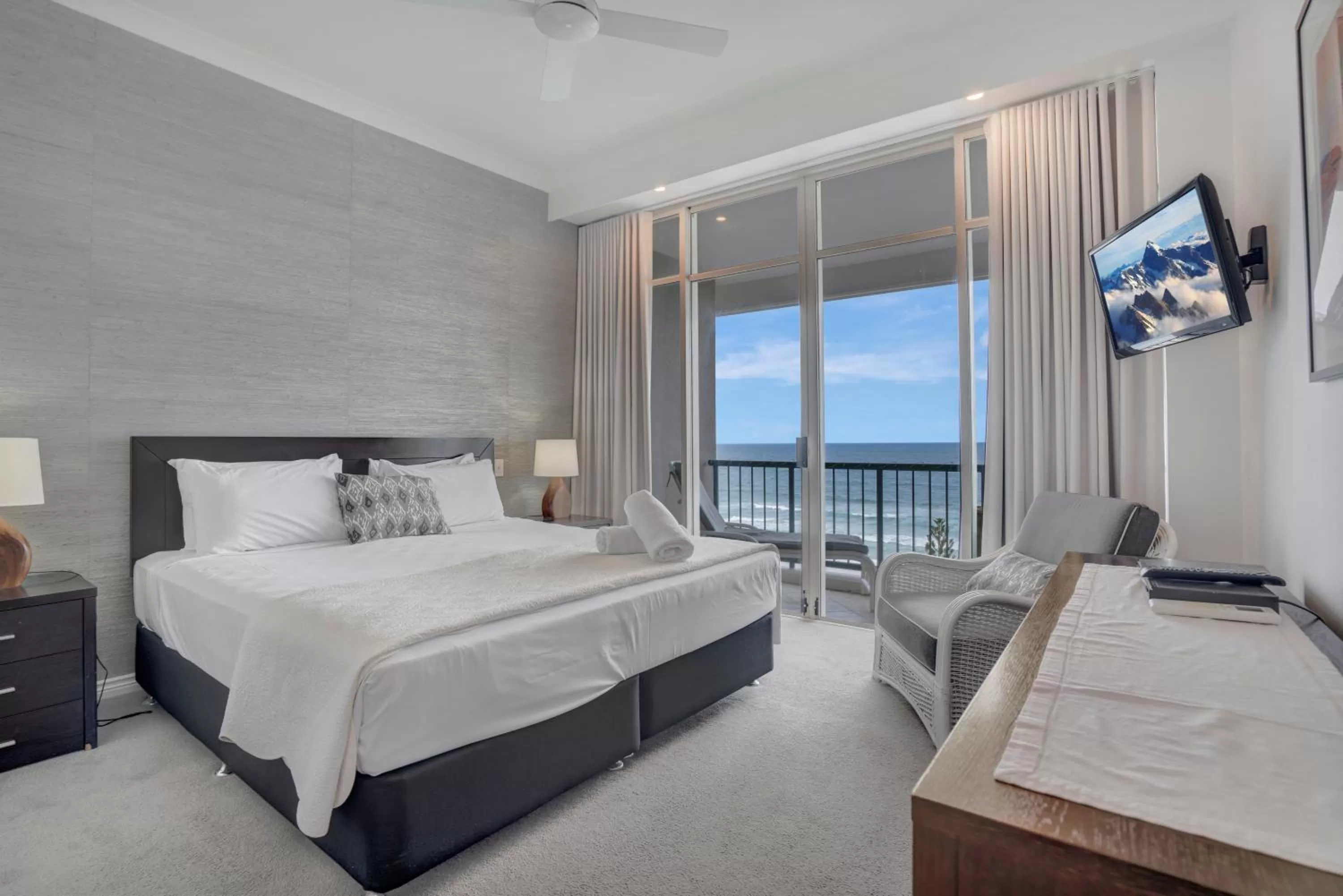 Bedroom, Bed in Oceana On Broadbeach