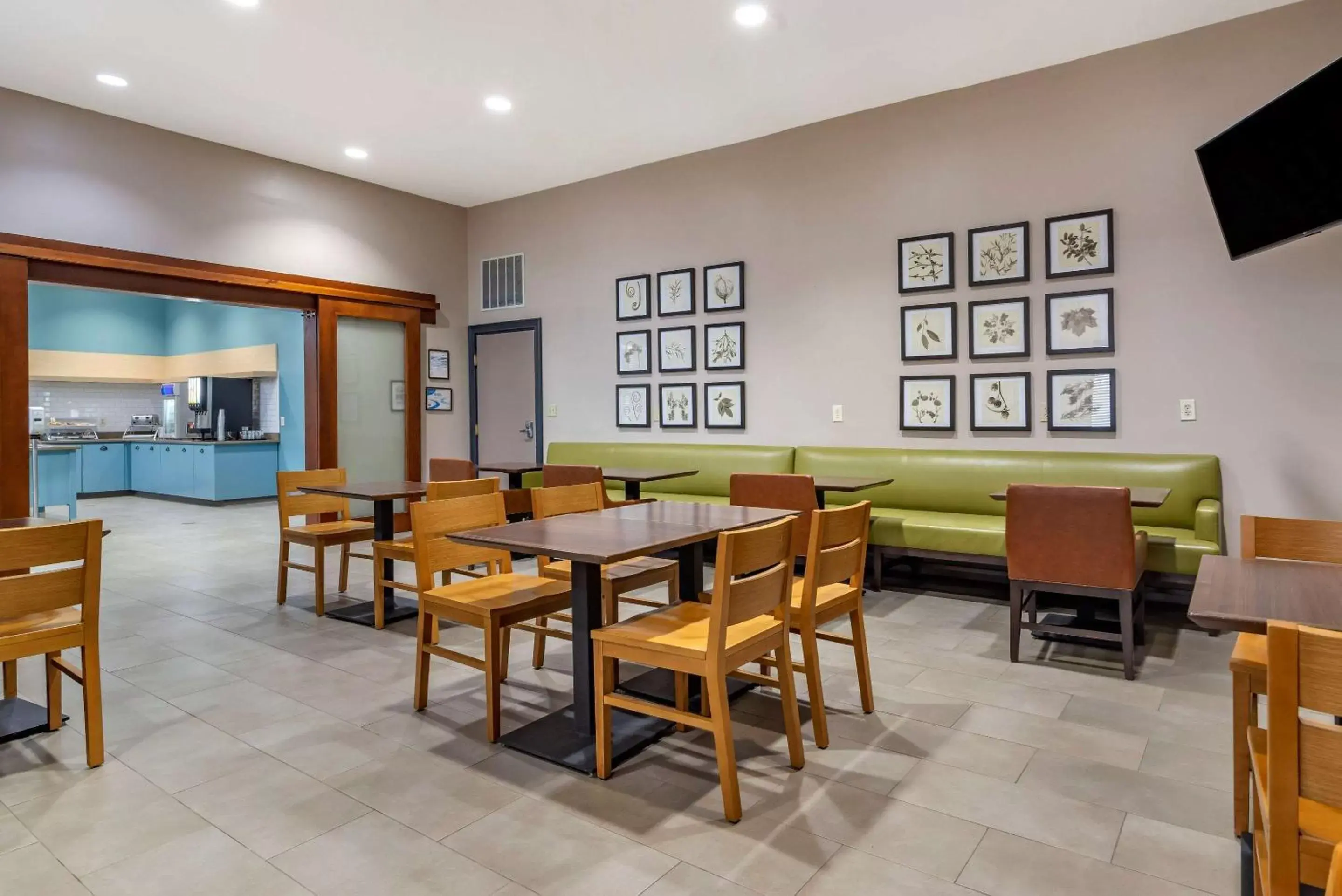 Restaurant/Places to Eat in Comfort Inn & Suites Cartersville - Emerson Lake Point