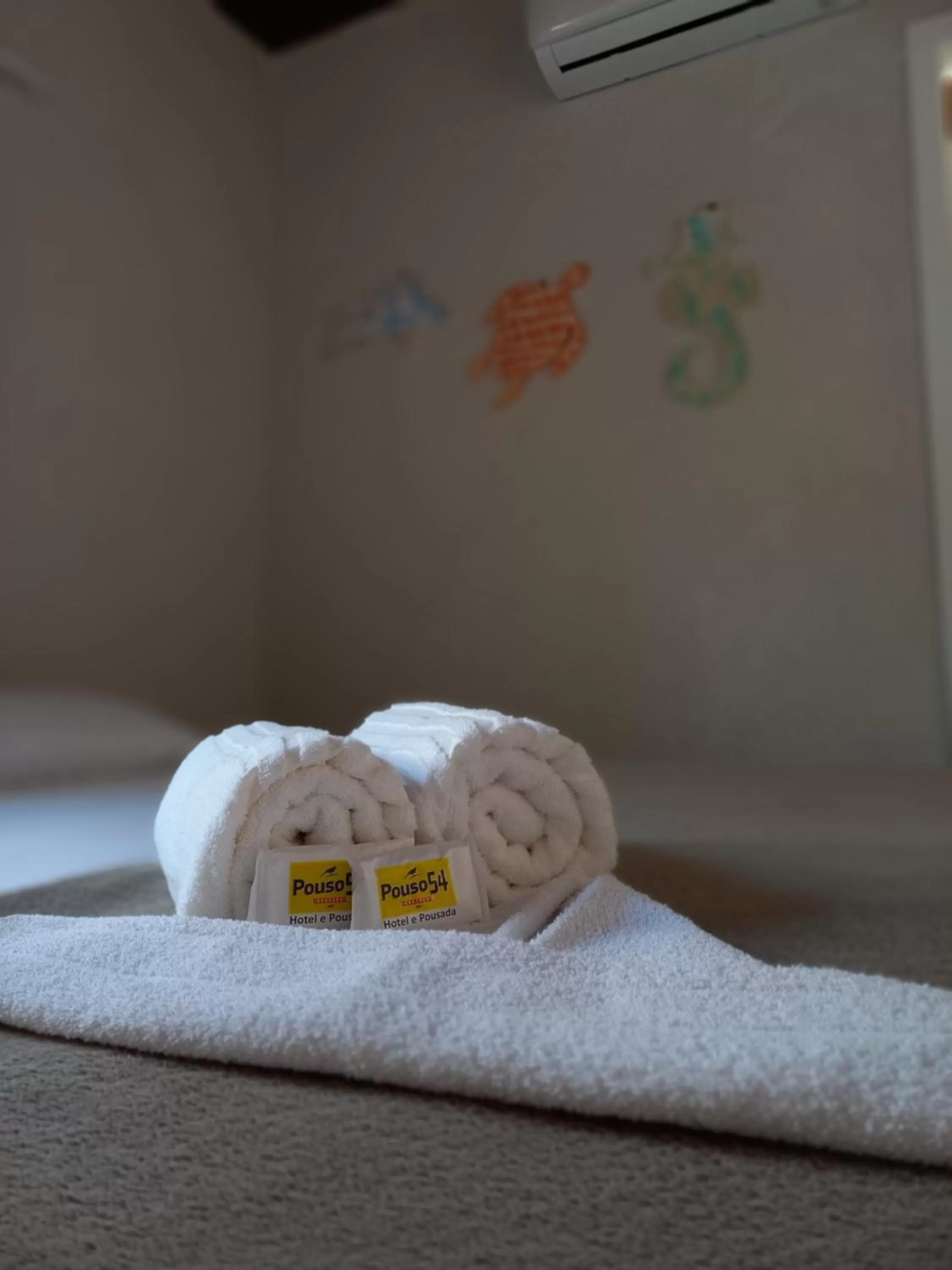 towels, Bed in Hotel e Pousada Pouso54