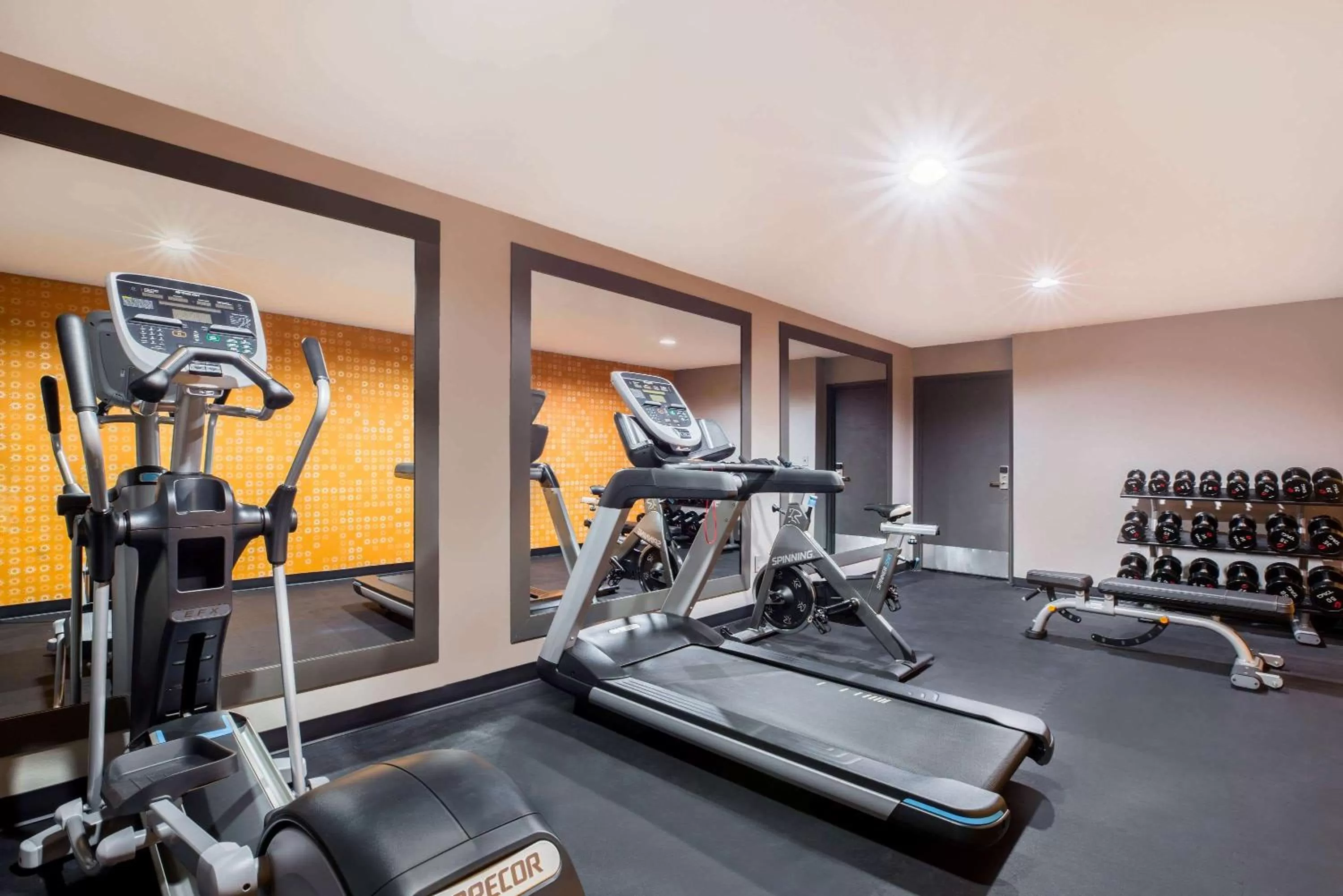 Fitness centre/facilities in La Quinta Inn by Wyndham Everett