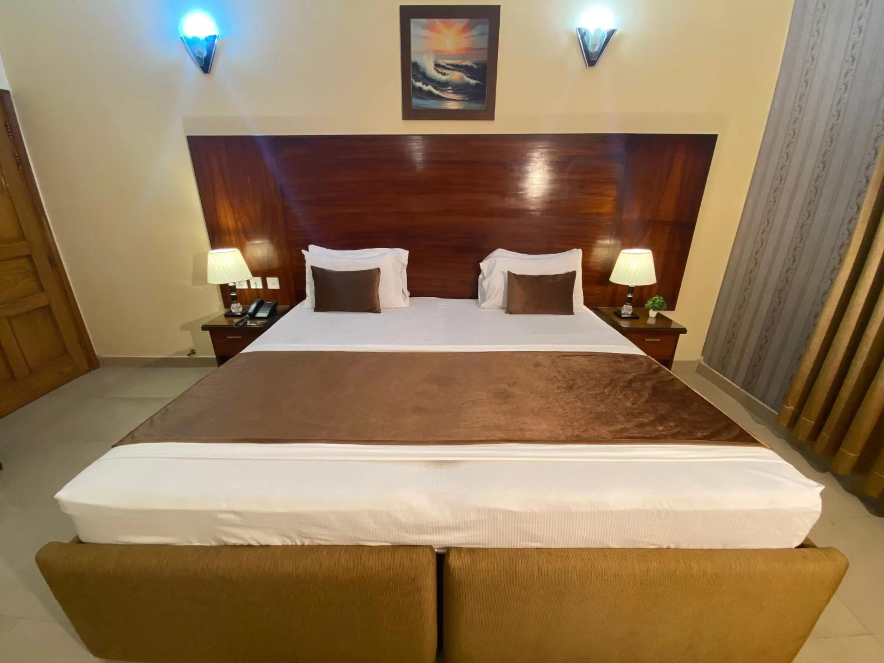 Bed in World Inn Karachi