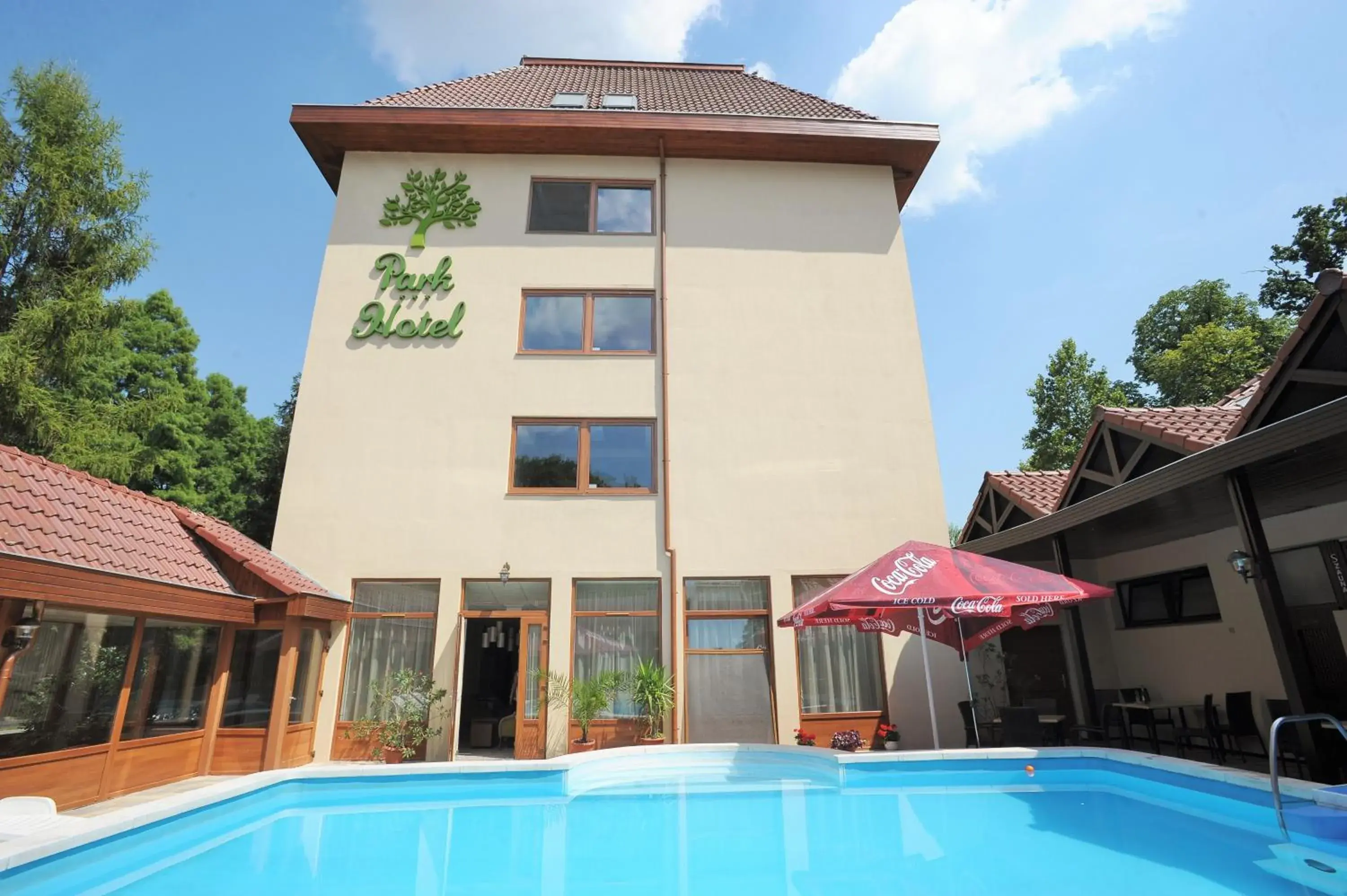 Swimming pool, Property Building in Park Hotel Gyula