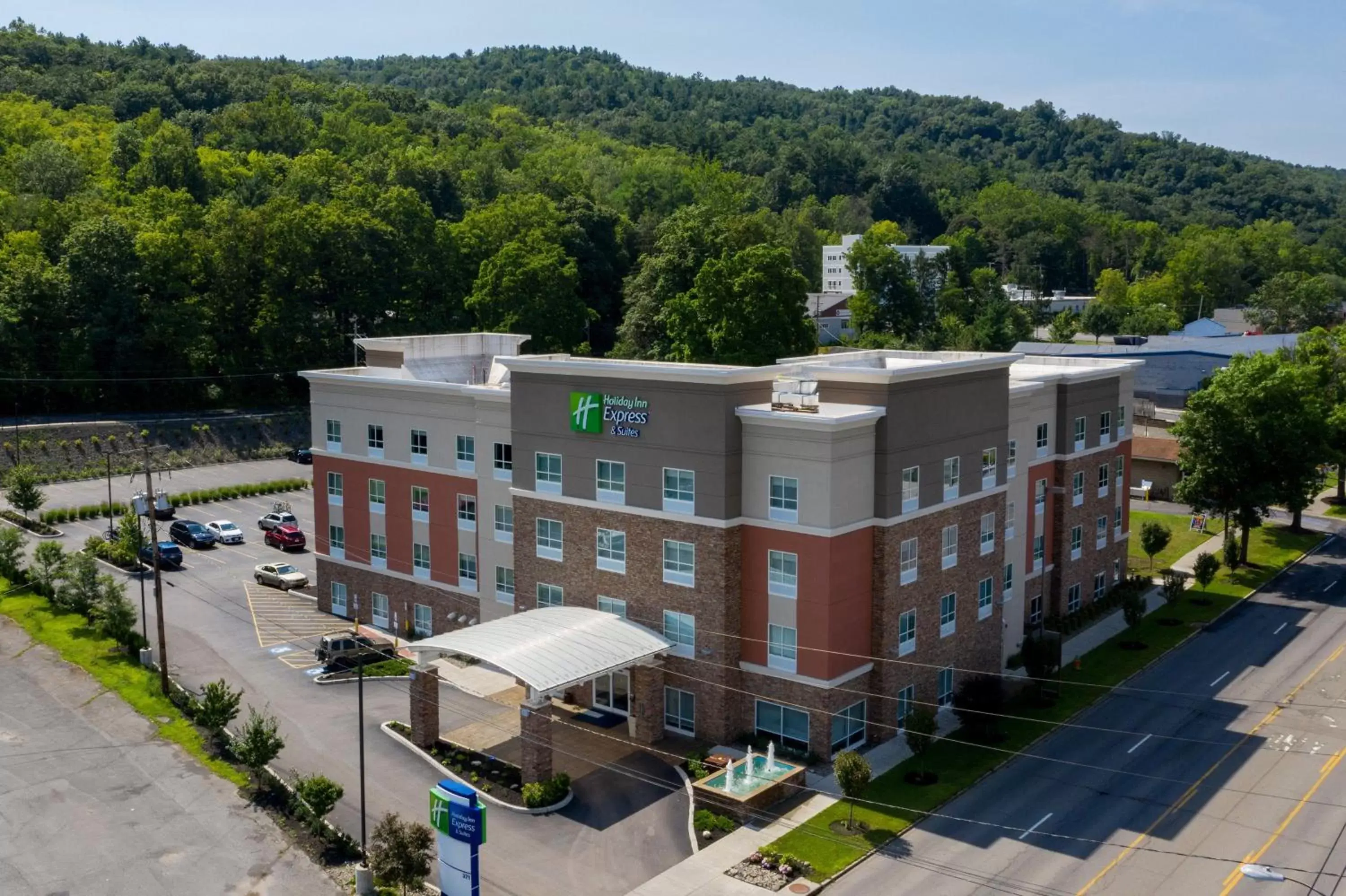 Property building, Bird's-eye View in Holiday Inn Express & Suites - Ithaca, an IHG Hotel