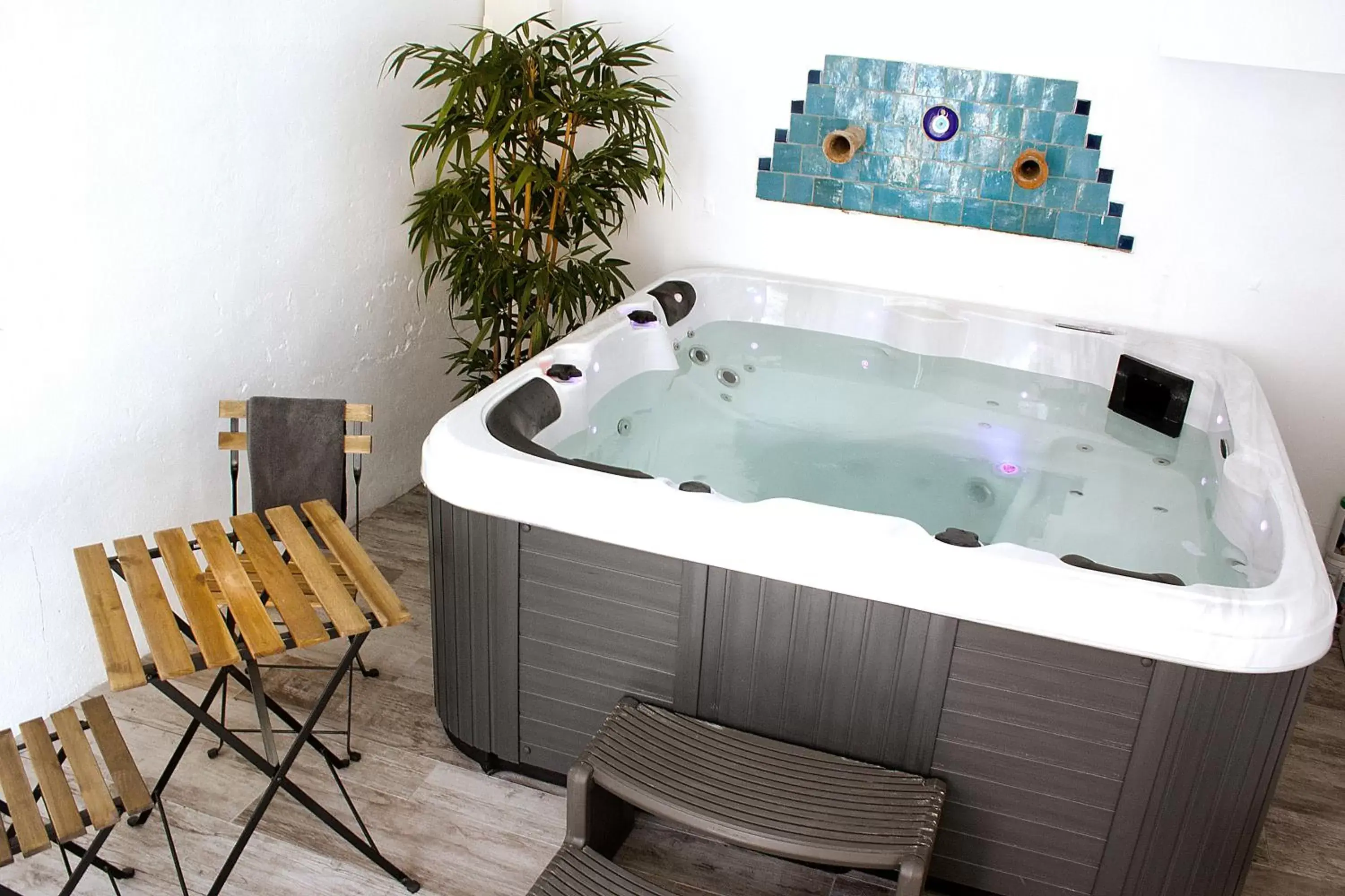 Hot Tub, Spa/Wellness in Maison Saint Louis avec Jacuzzi