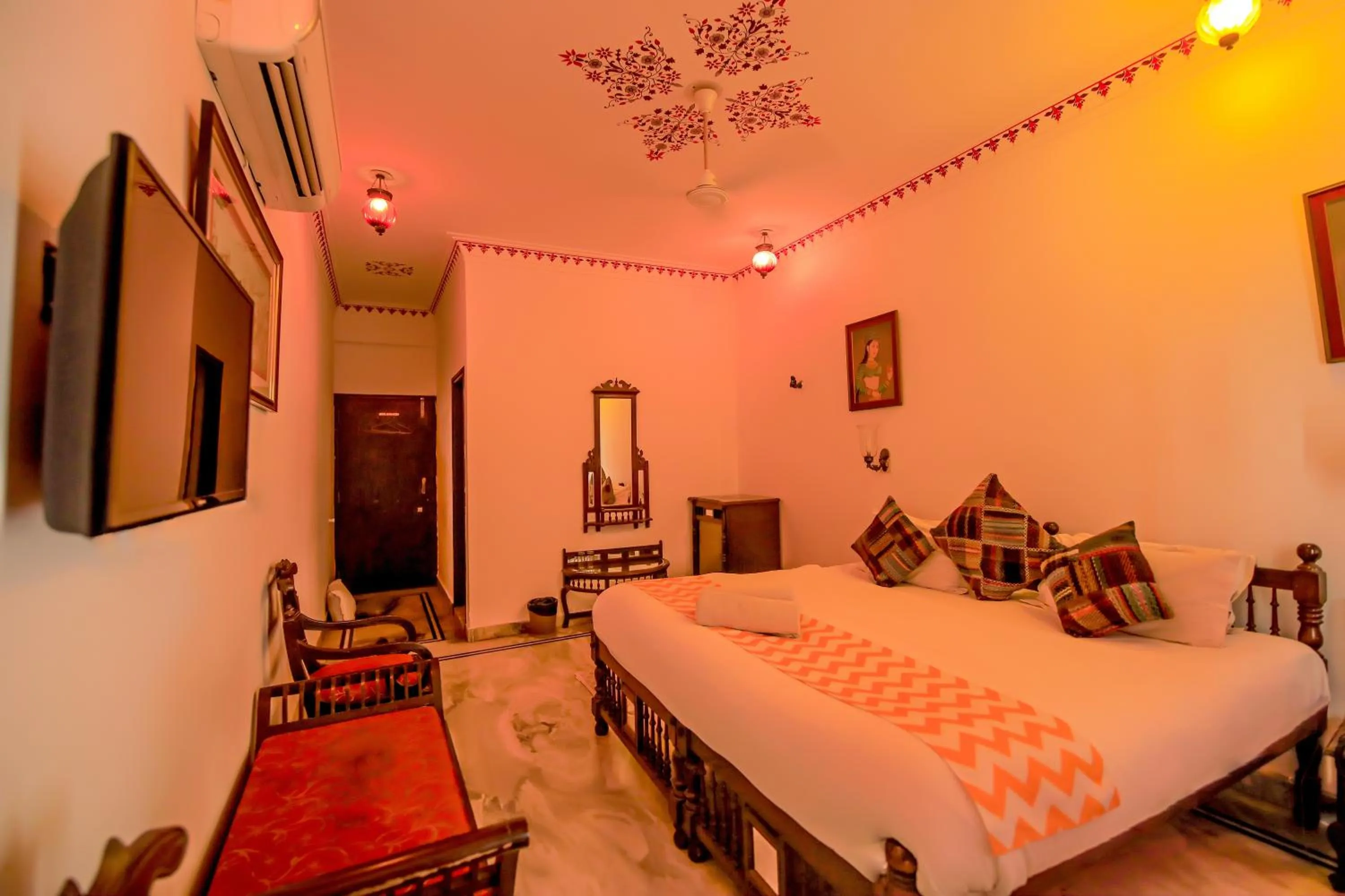 Bedroom, Bed in Hotel Devraj Niwas on Lake Pichola