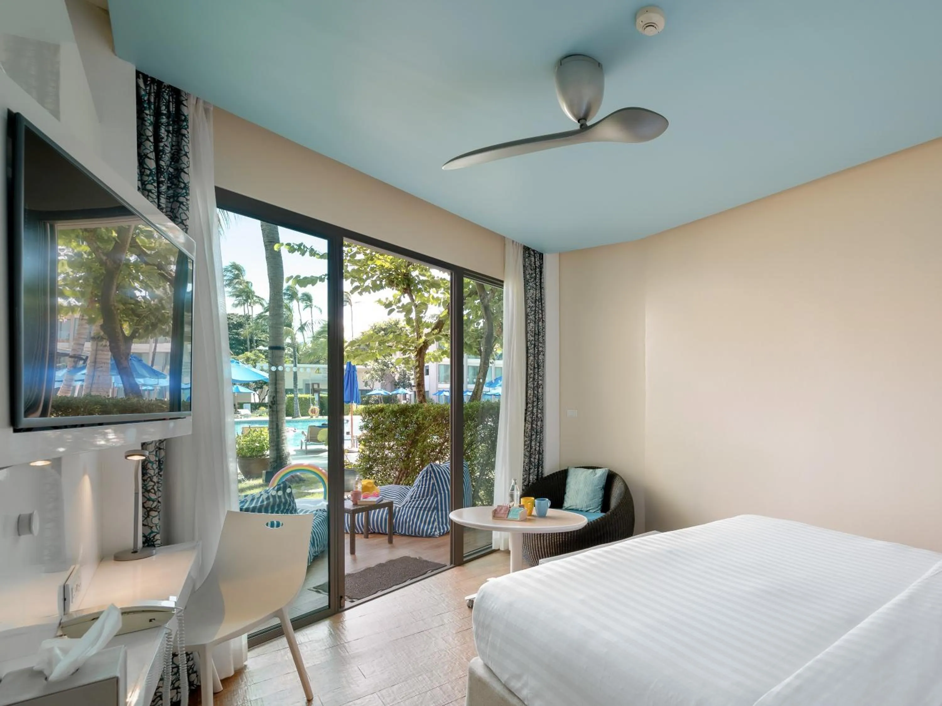 View (from property/room), Bed in OZO Chaweng Samui