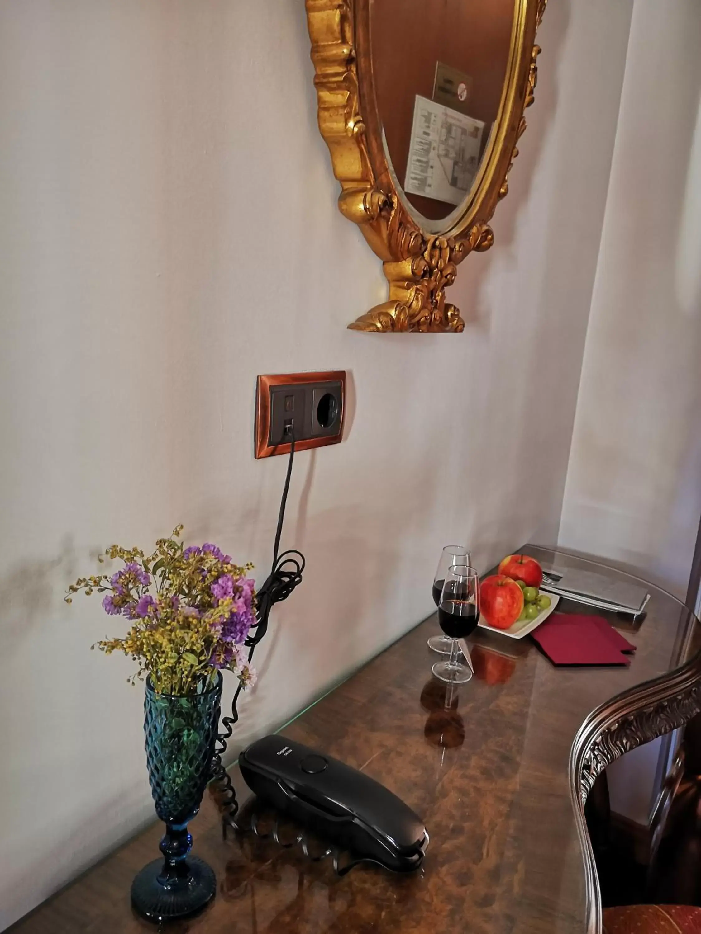 room service, Dining Area in La Llave de la Judería Hotel Boutique