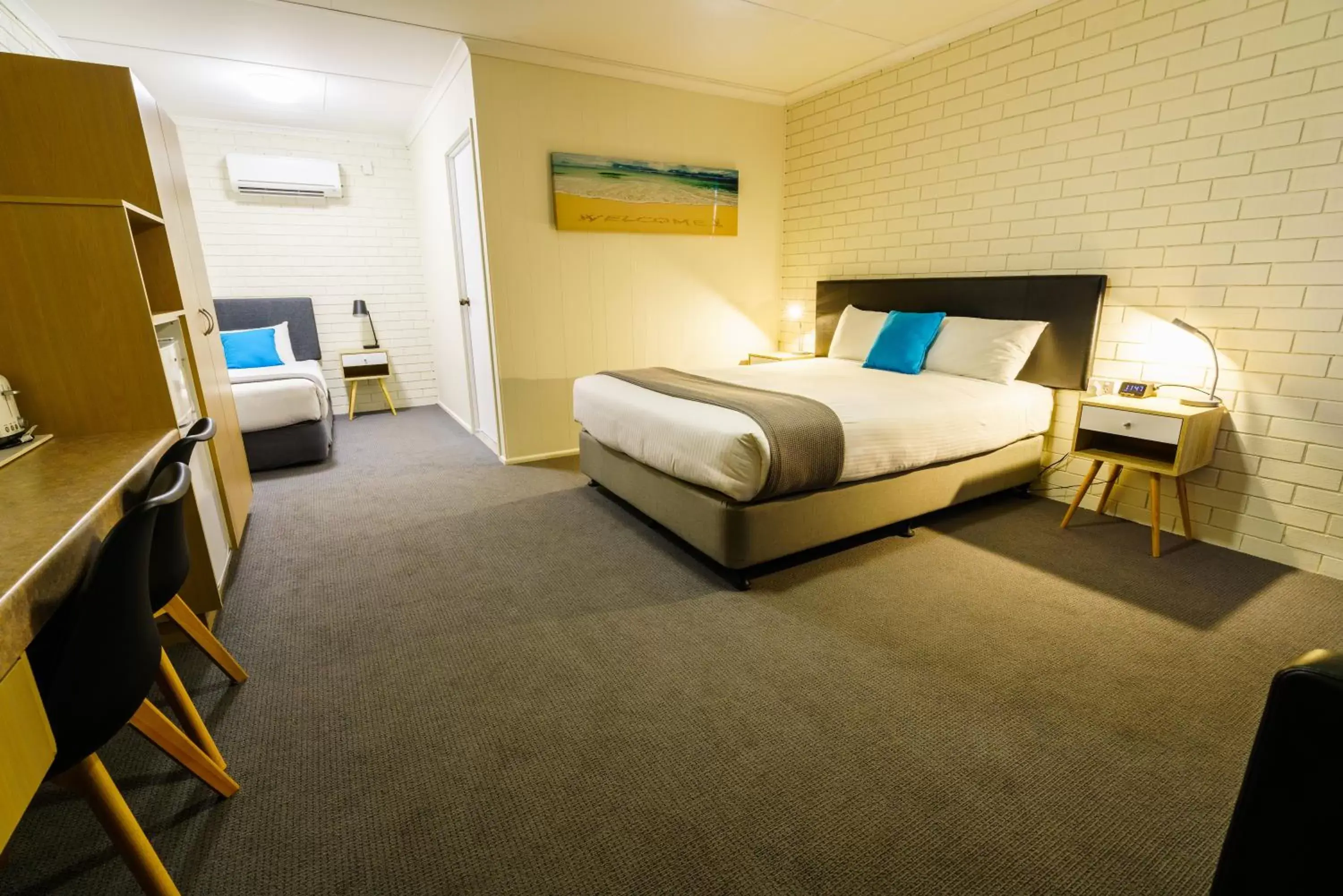 Bedroom, Bed in Comfort Inn on Main Hervey Bay